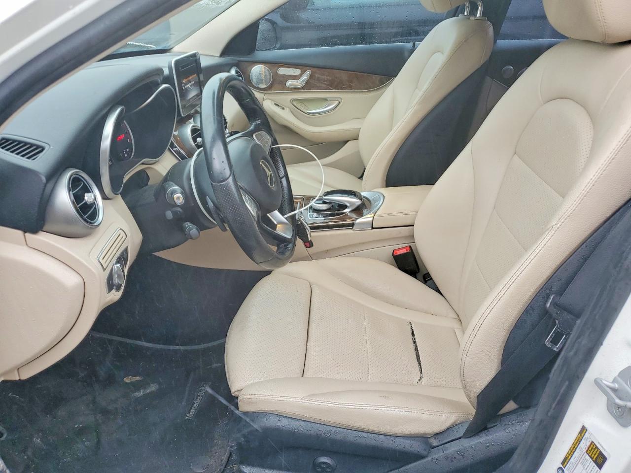 2015 Mercedes-benz C 300 4matic Белый vin: 55SWF4KB2FU003120