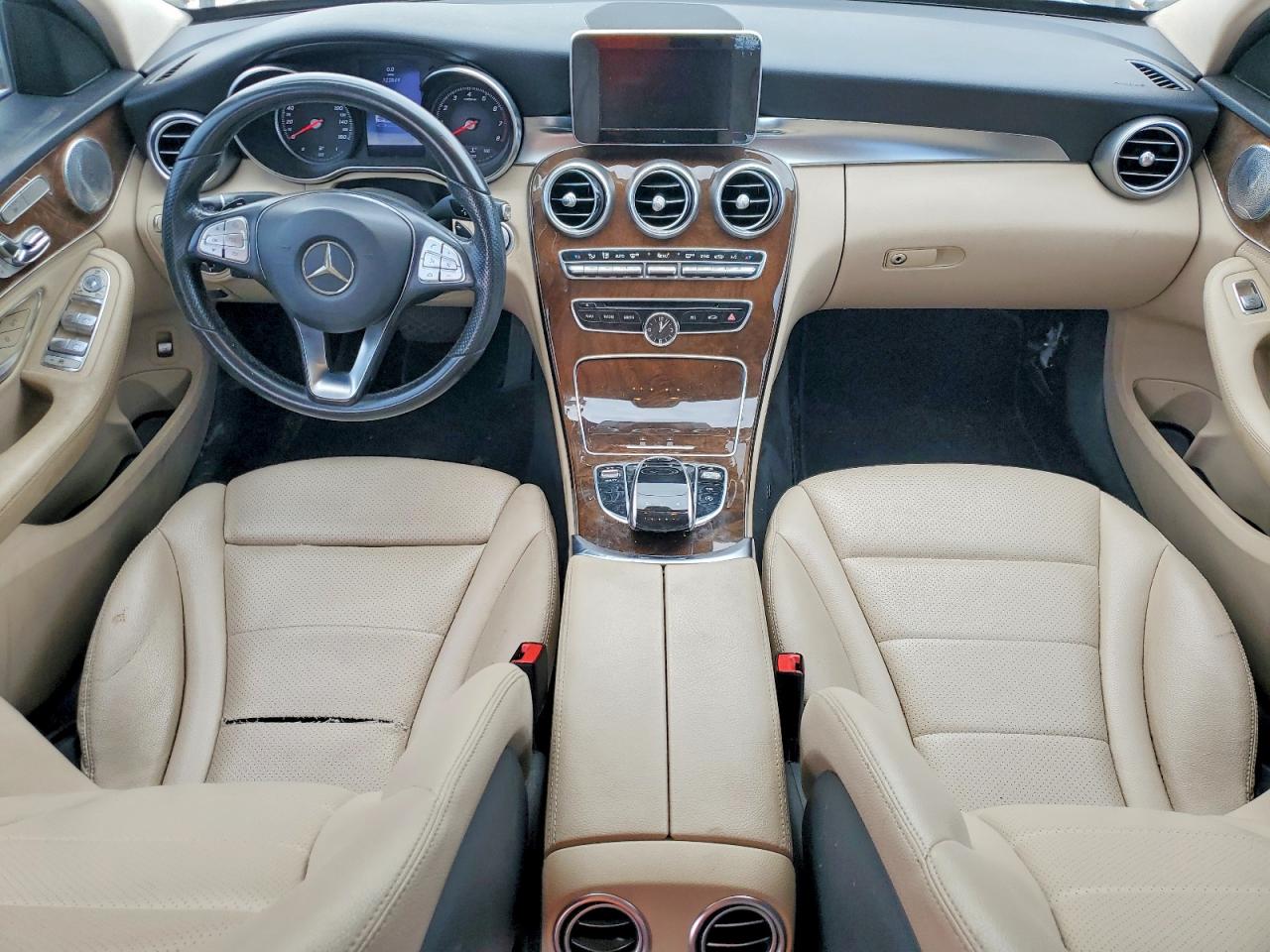 2015 Mercedes-benz C 300 4matic Белый vin: 55SWF4KB2FU003120