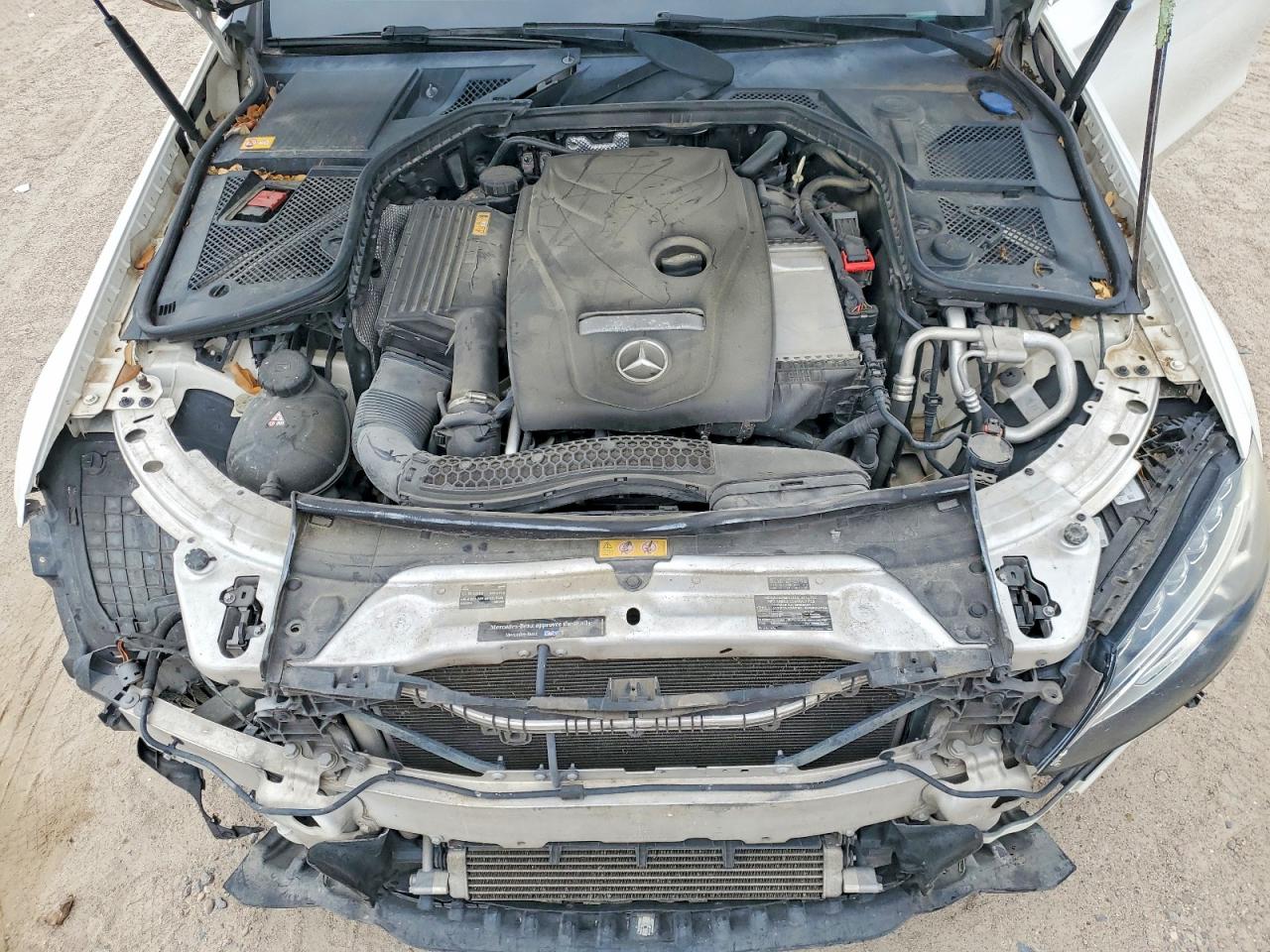 2015 Mercedes-benz C 300 4matic Белый vin: 55SWF4KB2FU003120