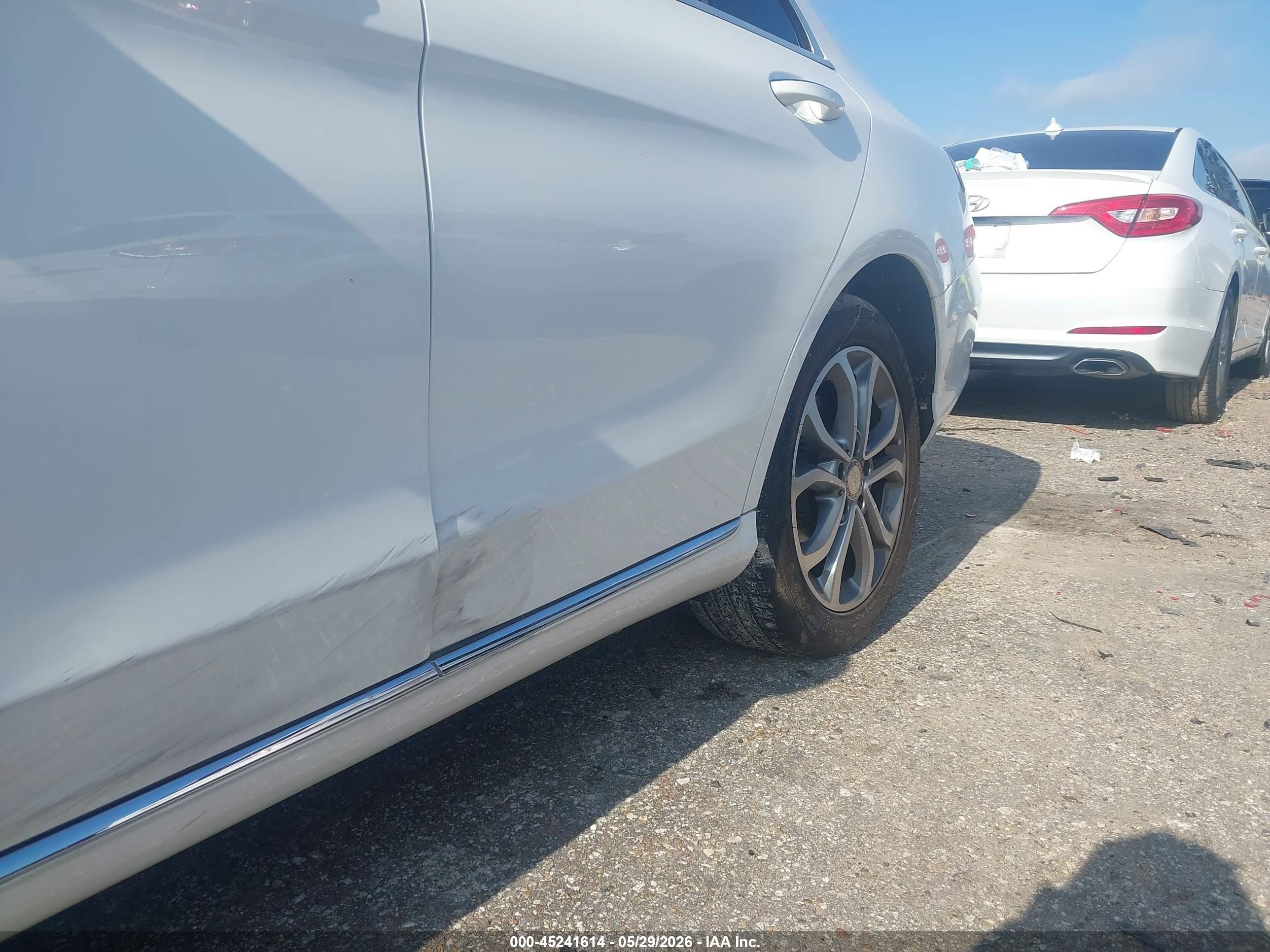 2015 Mercedes-benz C 300 4matic White vin: 55SWF4KB2FU006728