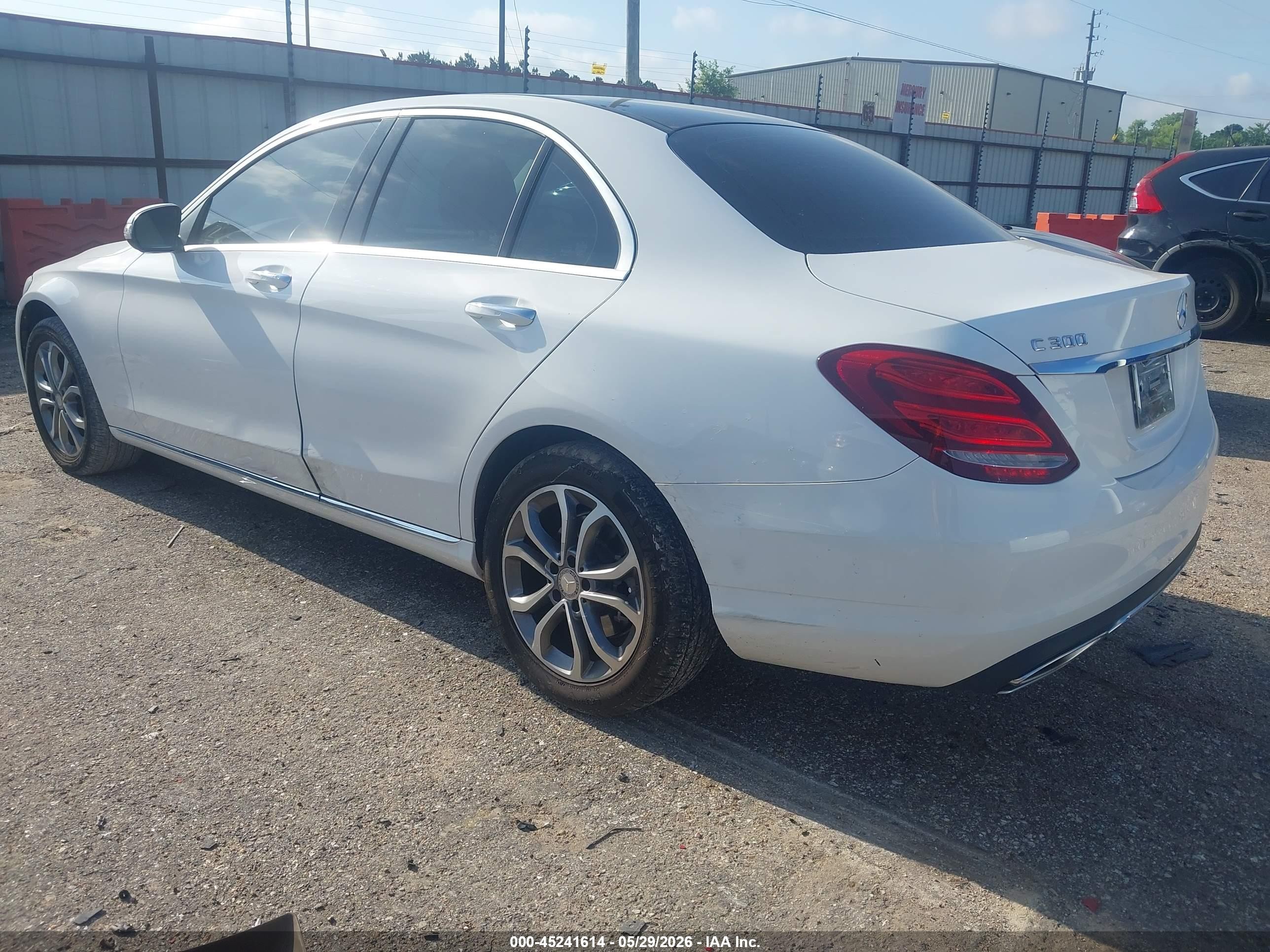 2015 Mercedes-benz C 300 4matic White vin: 55SWF4KB2FU006728