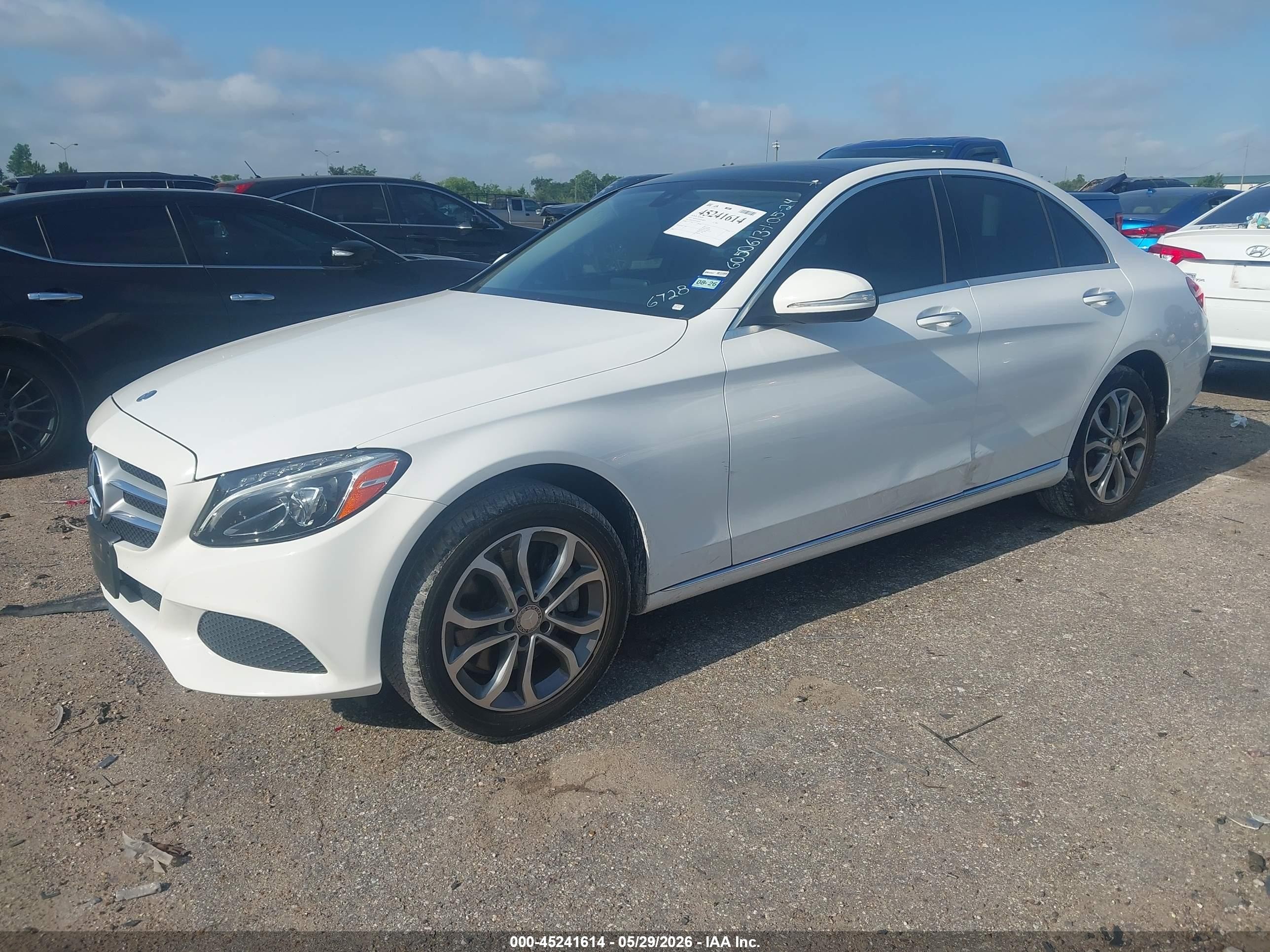 2015 Mercedes-benz C 300 4matic White vin: 55SWF4KB2FU006728