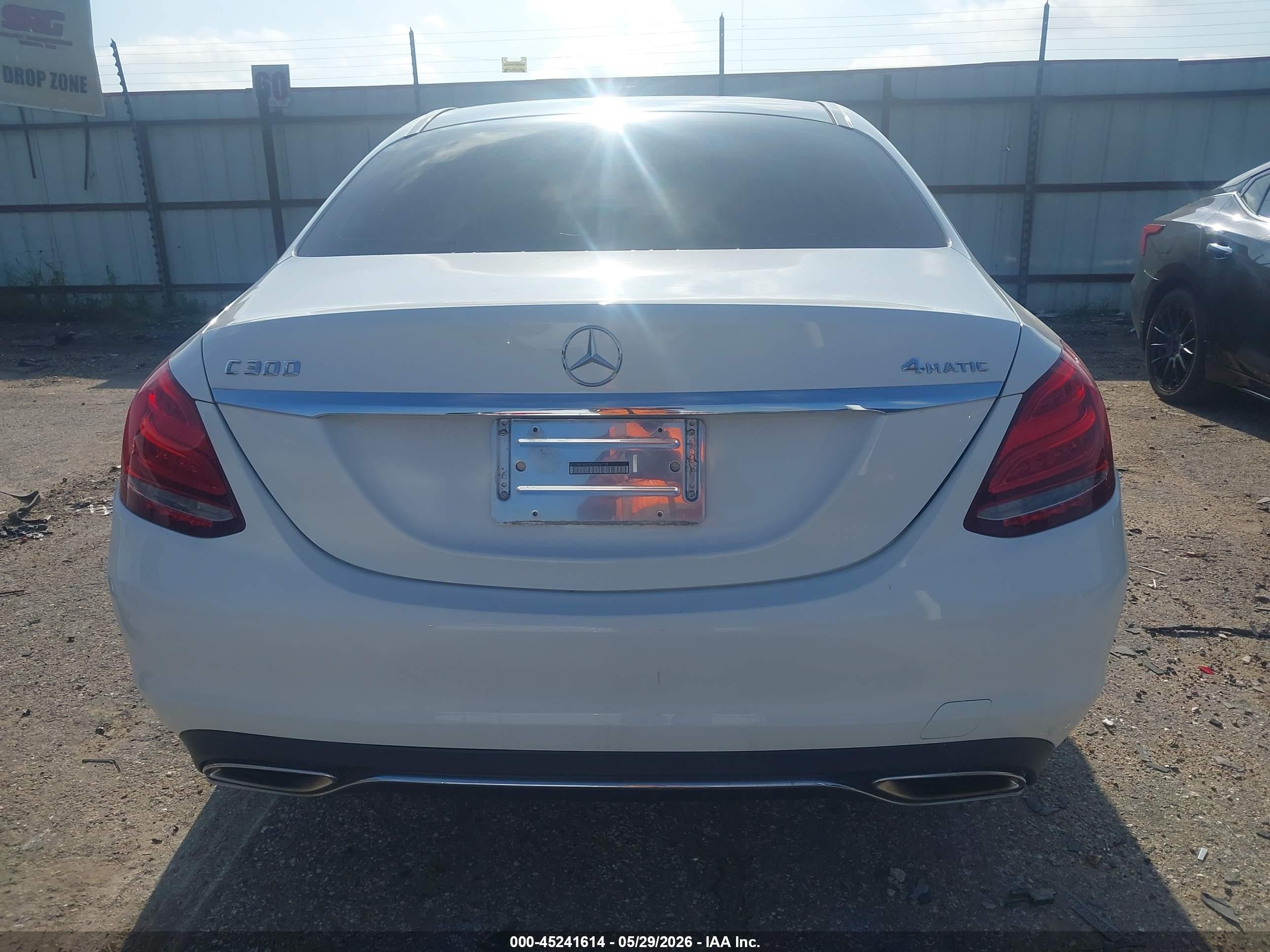 2015 Mercedes-benz C 300 4matic White vin: 55SWF4KB2FU006728