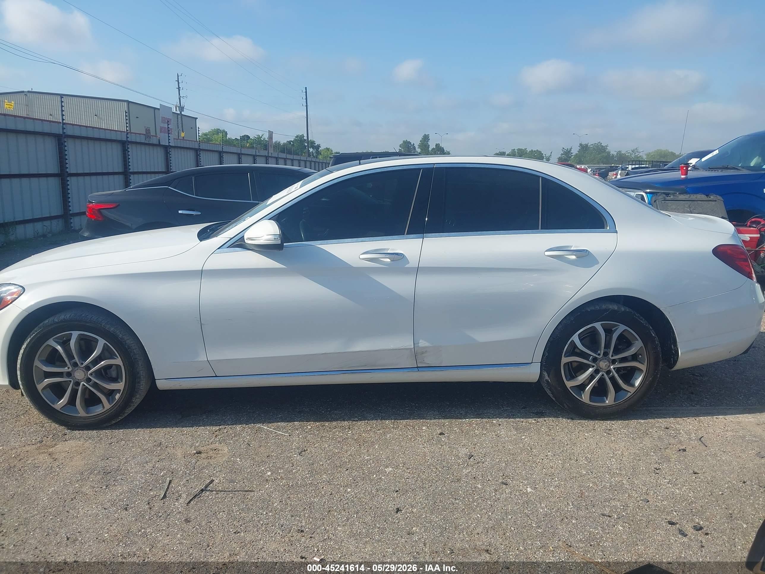 2015 Mercedes-benz C 300 4matic White vin: 55SWF4KB2FU006728