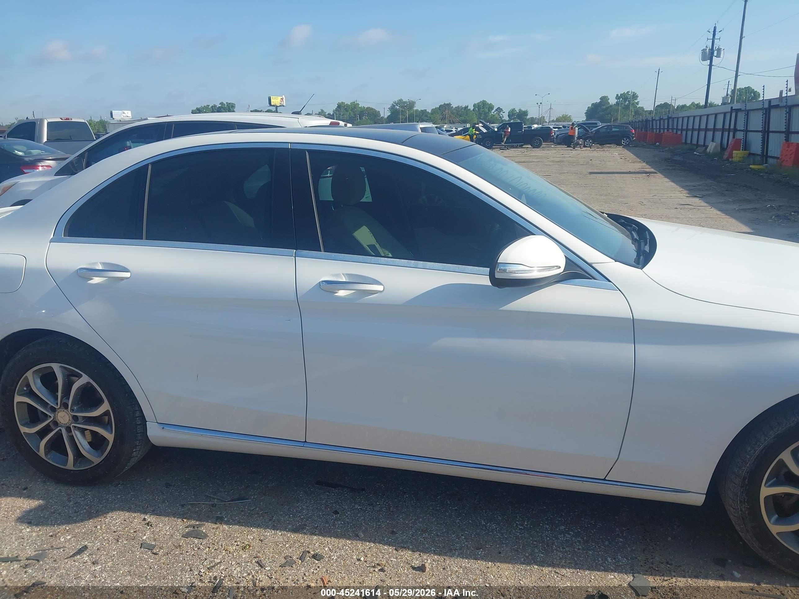 2015 Mercedes-benz C 300 4matic White vin: 55SWF4KB2FU006728