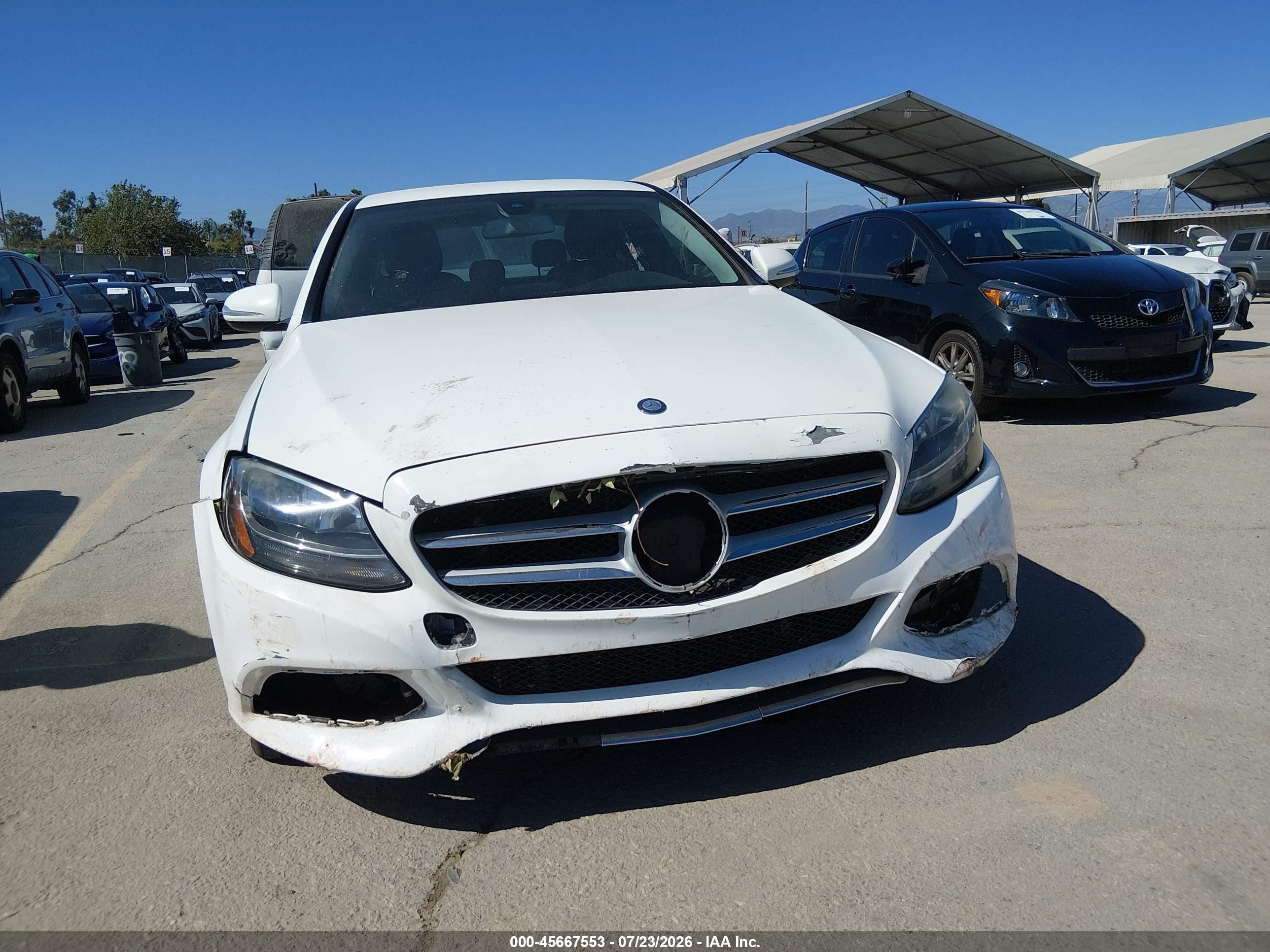 2015 Mercedes-benz C 300 4matic White vin: 55SWF4KB2FU008818