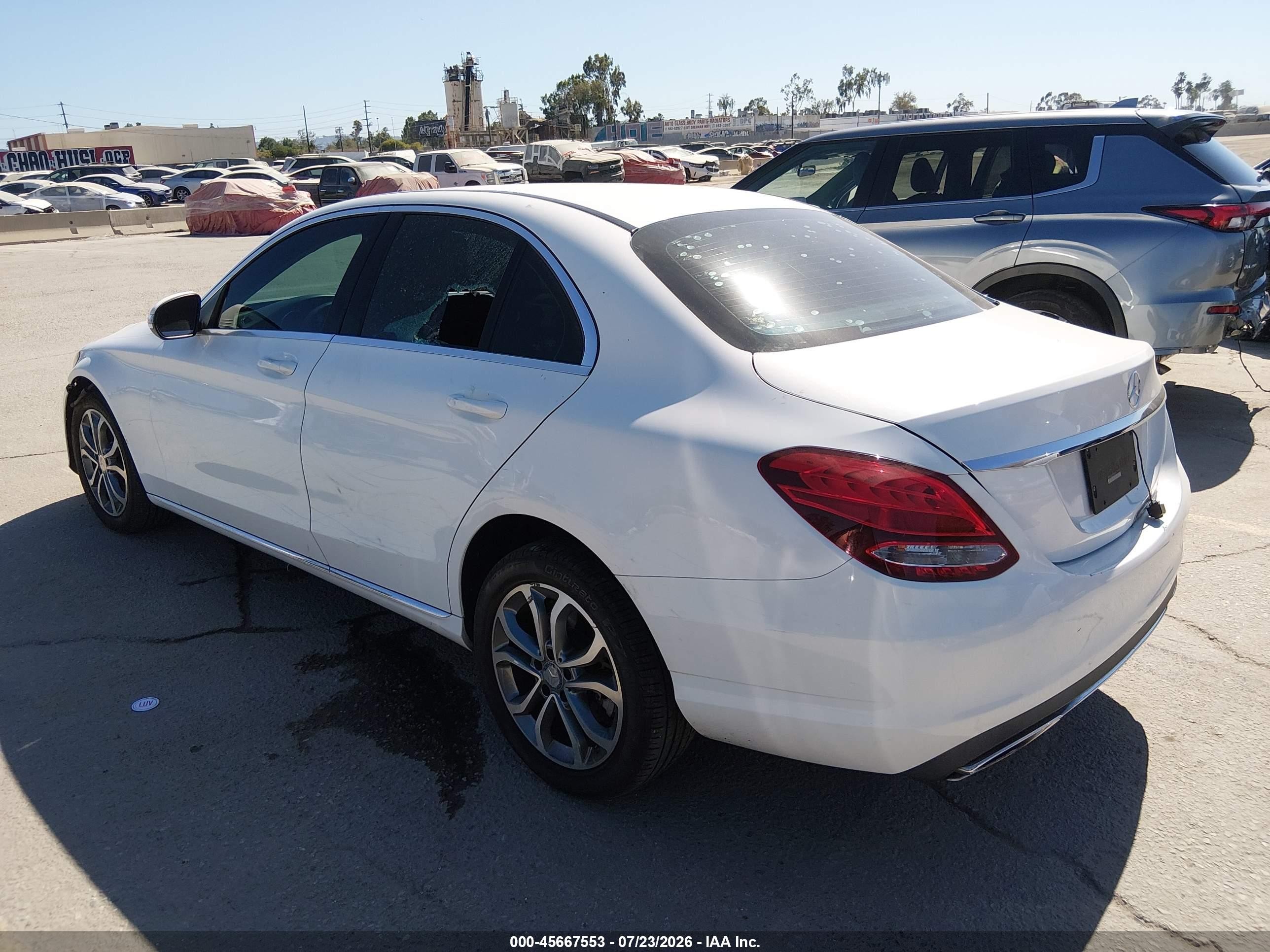 2015 Mercedes-benz C 300 4matic White vin: 55SWF4KB2FU008818