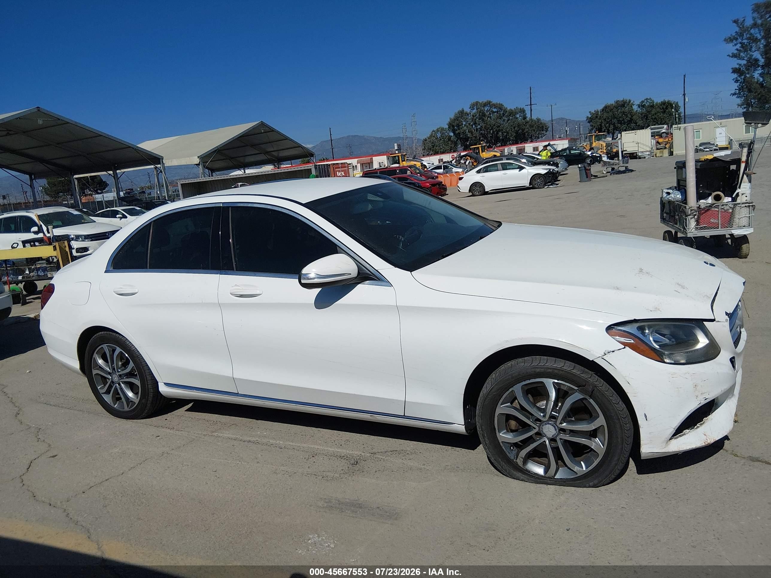 2015 Mercedes-benz C 300 4matic White vin: 55SWF4KB2FU008818