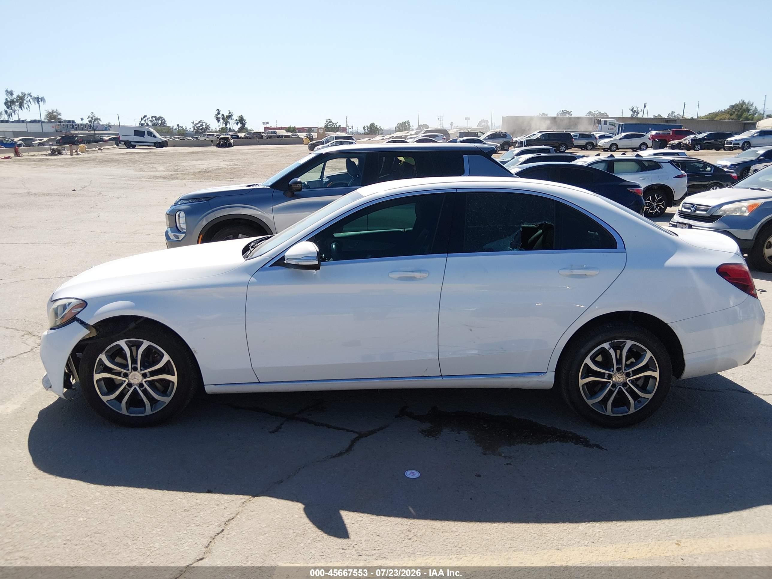 2015 Mercedes-benz C 300 4matic White vin: 55SWF4KB2FU008818