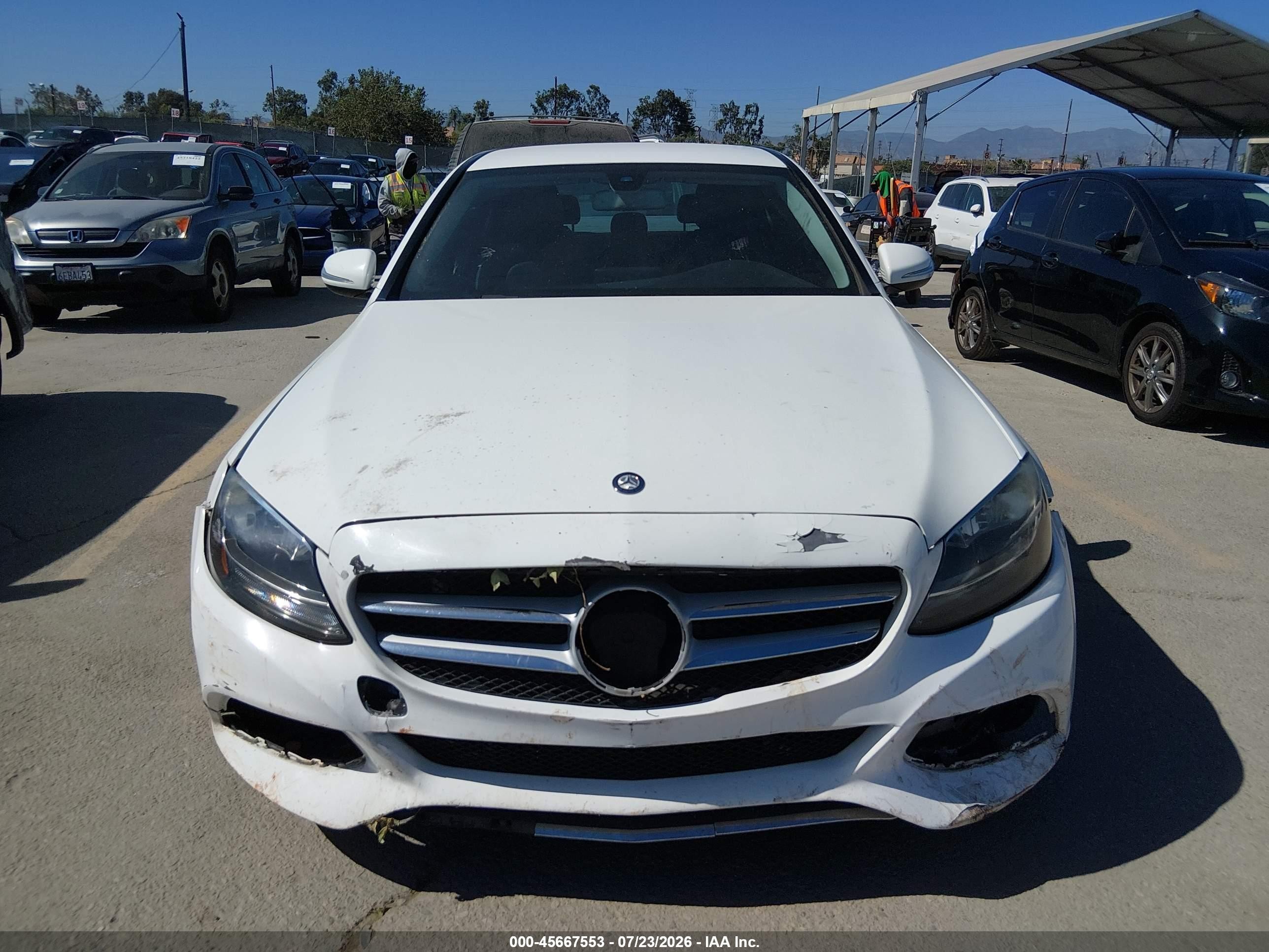 2015 Mercedes-benz C 300 4matic White vin: 55SWF4KB2FU008818