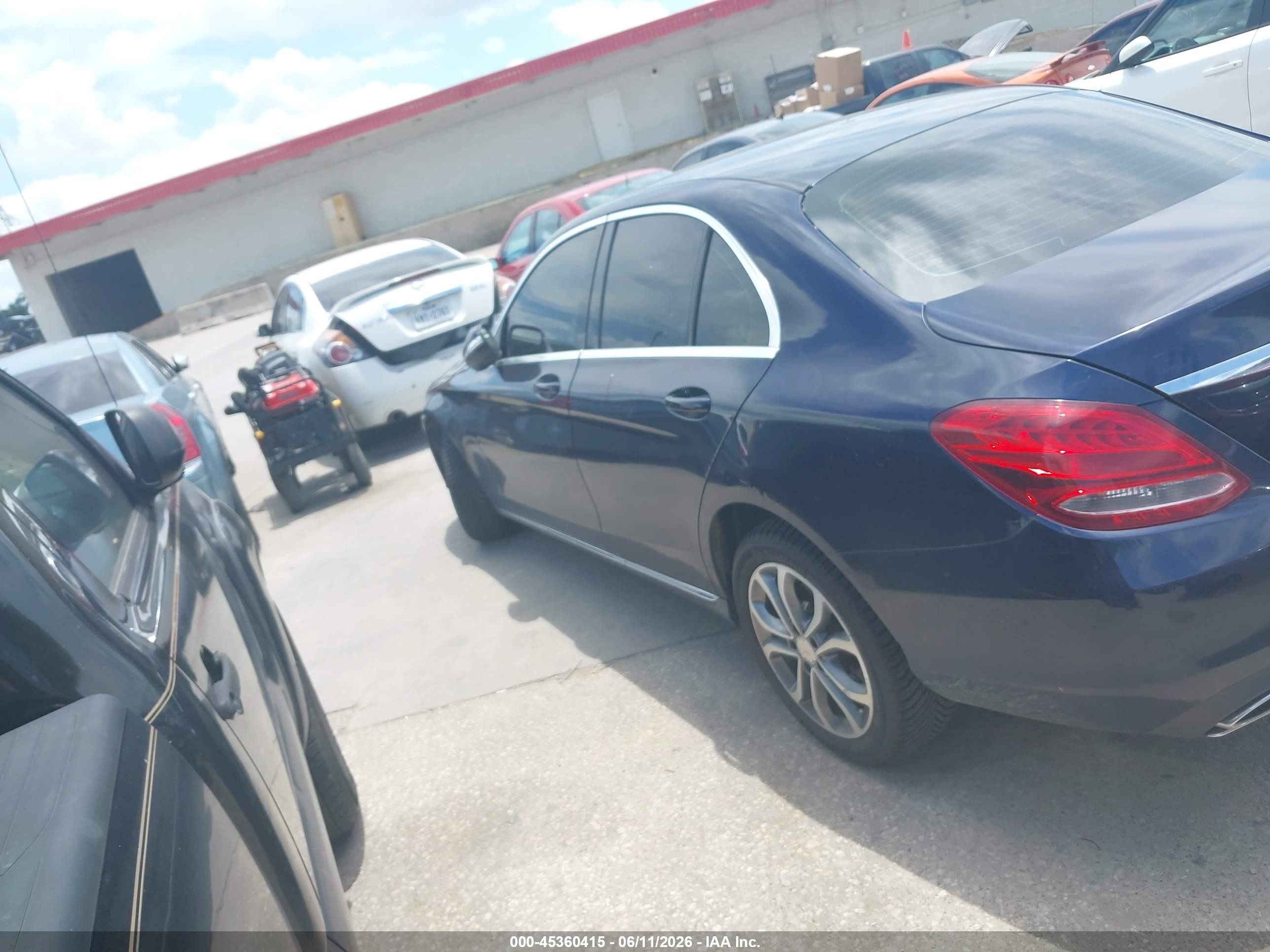2015 Mercedes-benz C 300 4matic Blue vin: 55SWF4KB2FU009807