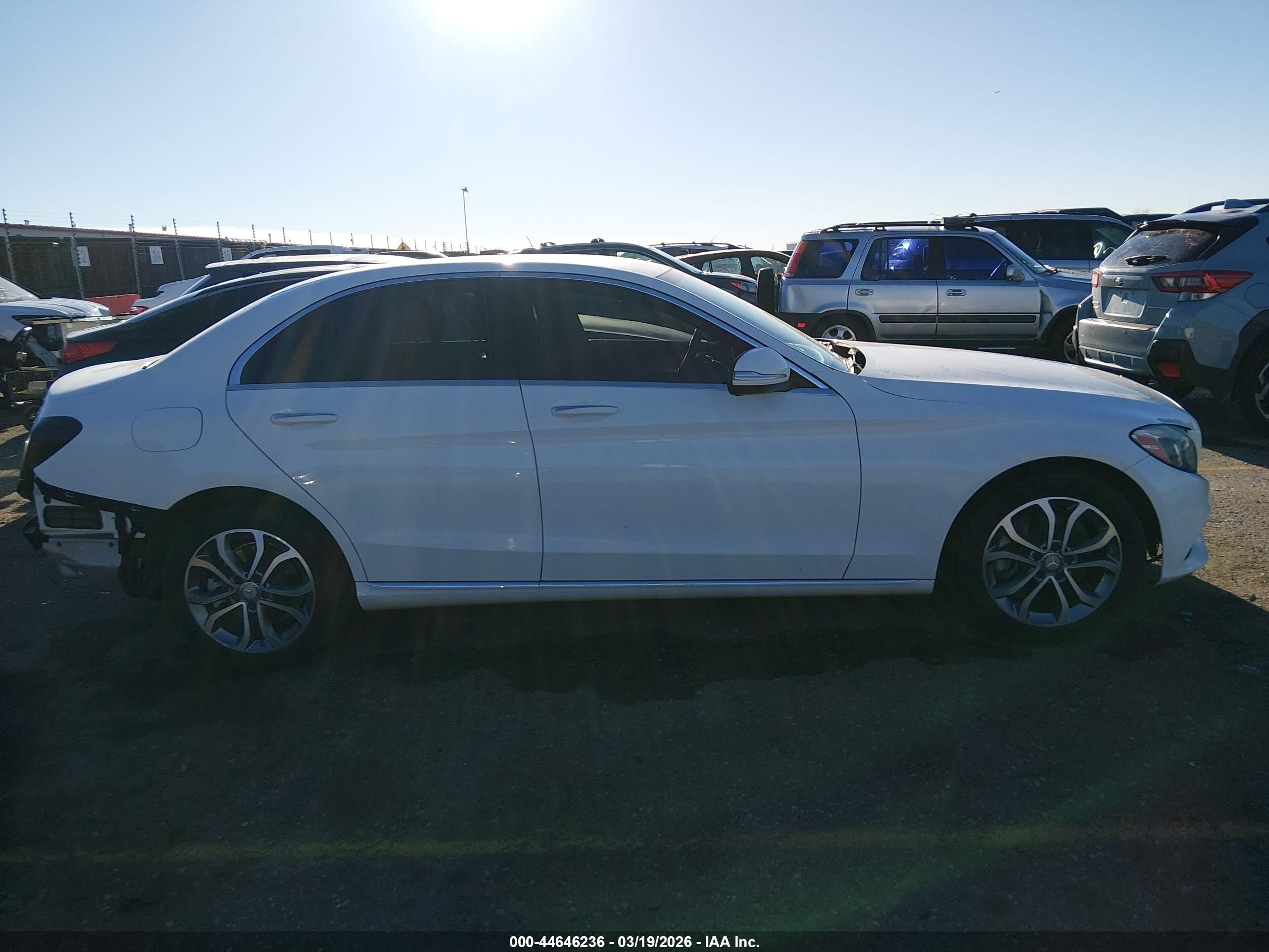 2015 Mercedes-benz C 300 4matic White vin: 55SWF4KB2FU027501