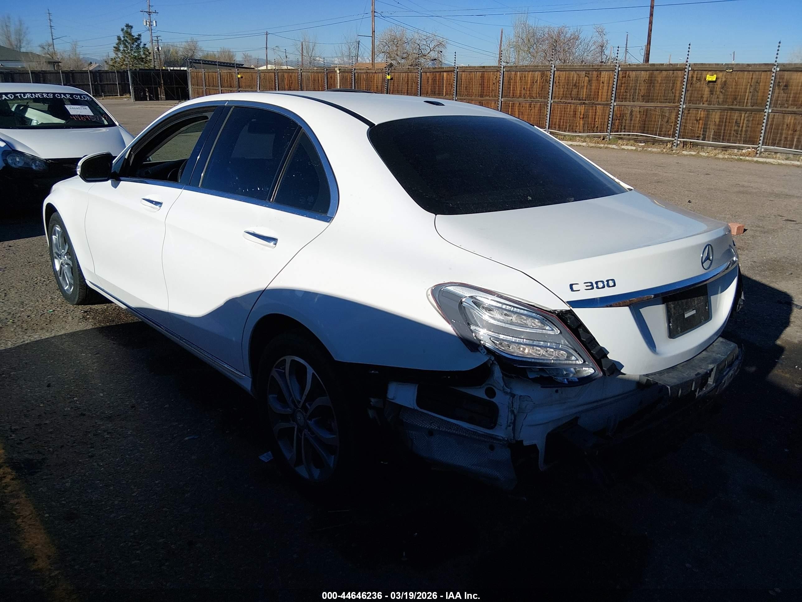 2015 Mercedes-benz C 300 4matic White vin: 55SWF4KB2FU027501