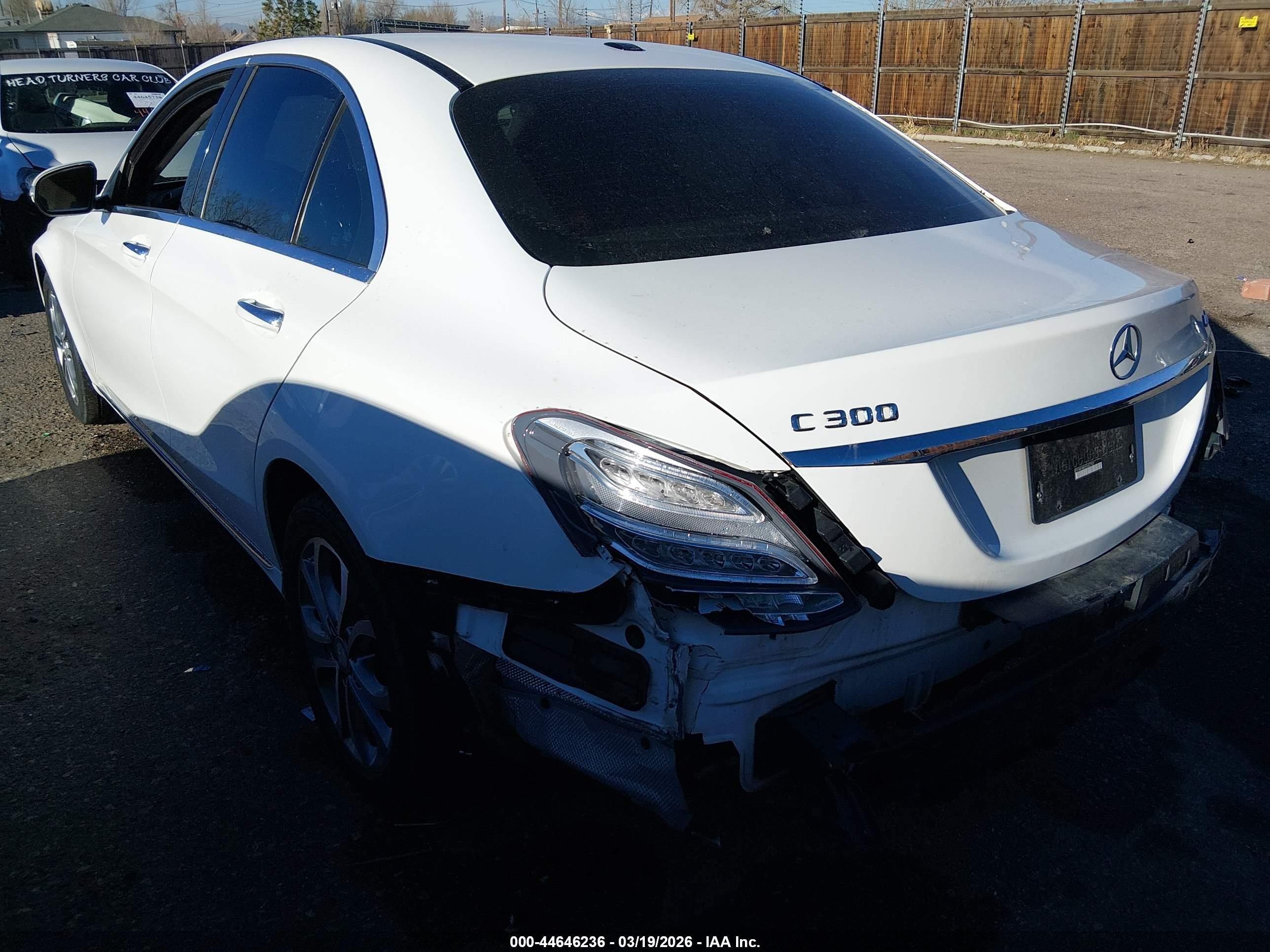 2015 Mercedes-benz C 300 4matic White vin: 55SWF4KB2FU027501