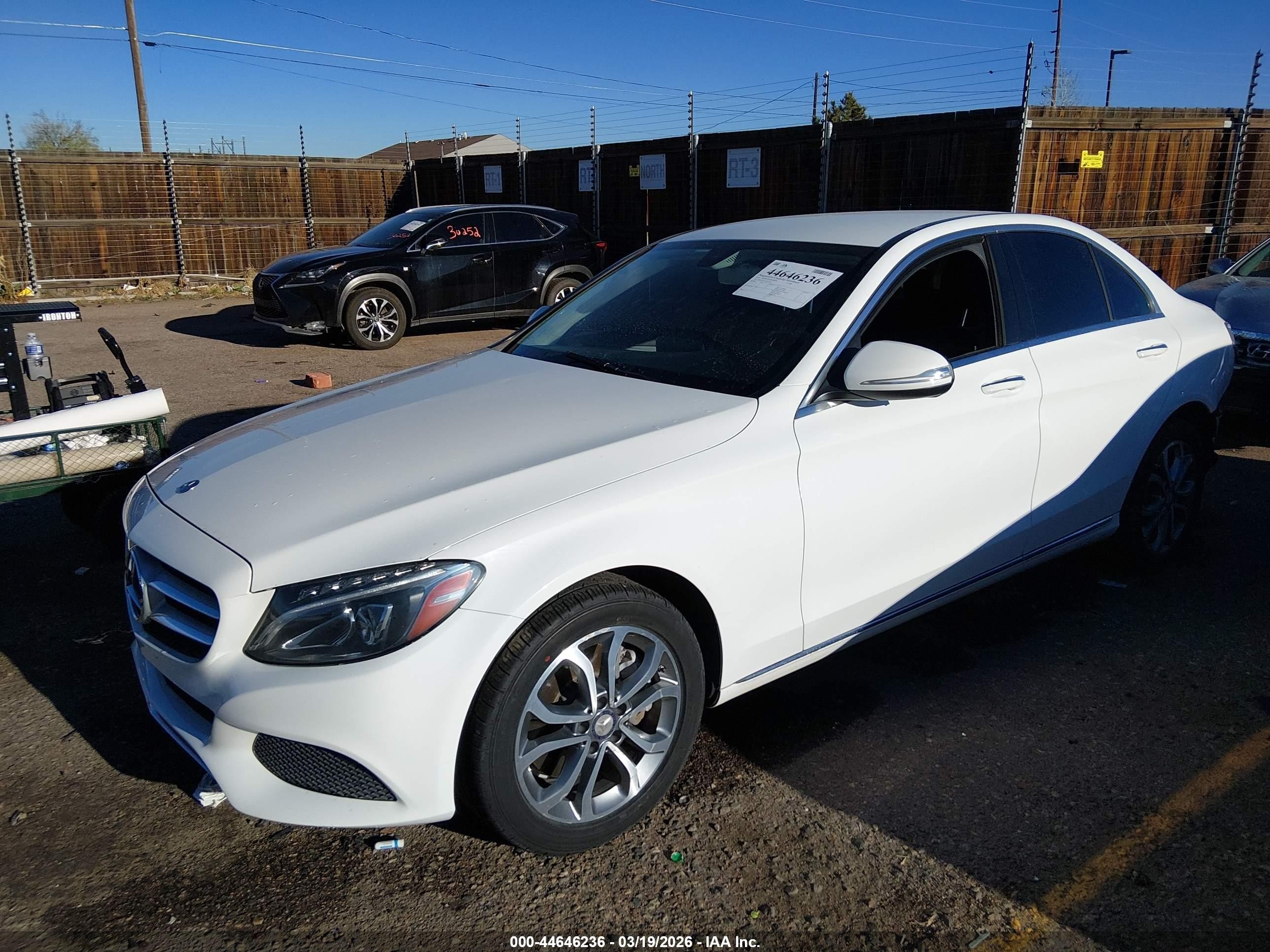 2015 Mercedes-benz C 300 4matic White vin: 55SWF4KB2FU027501