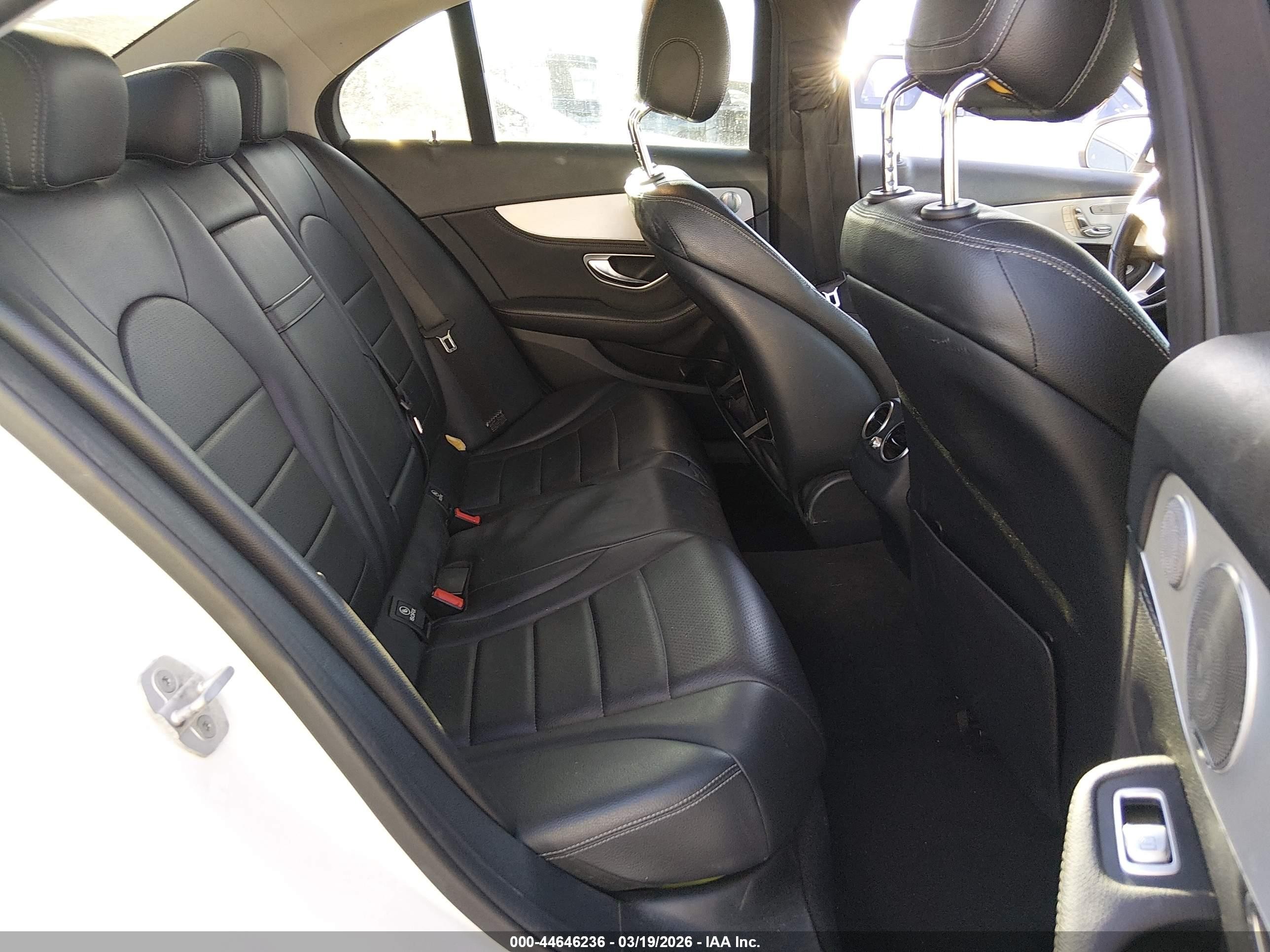 2015 Mercedes-benz C 300 4matic White vin: 55SWF4KB2FU027501