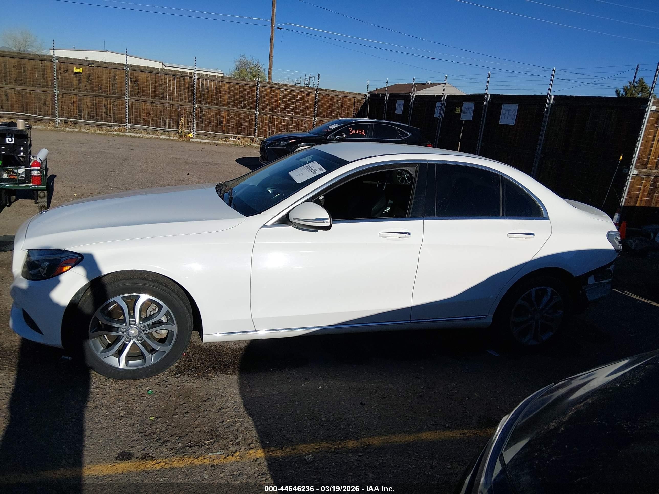 2015 Mercedes-benz C 300 4matic White vin: 55SWF4KB2FU027501
