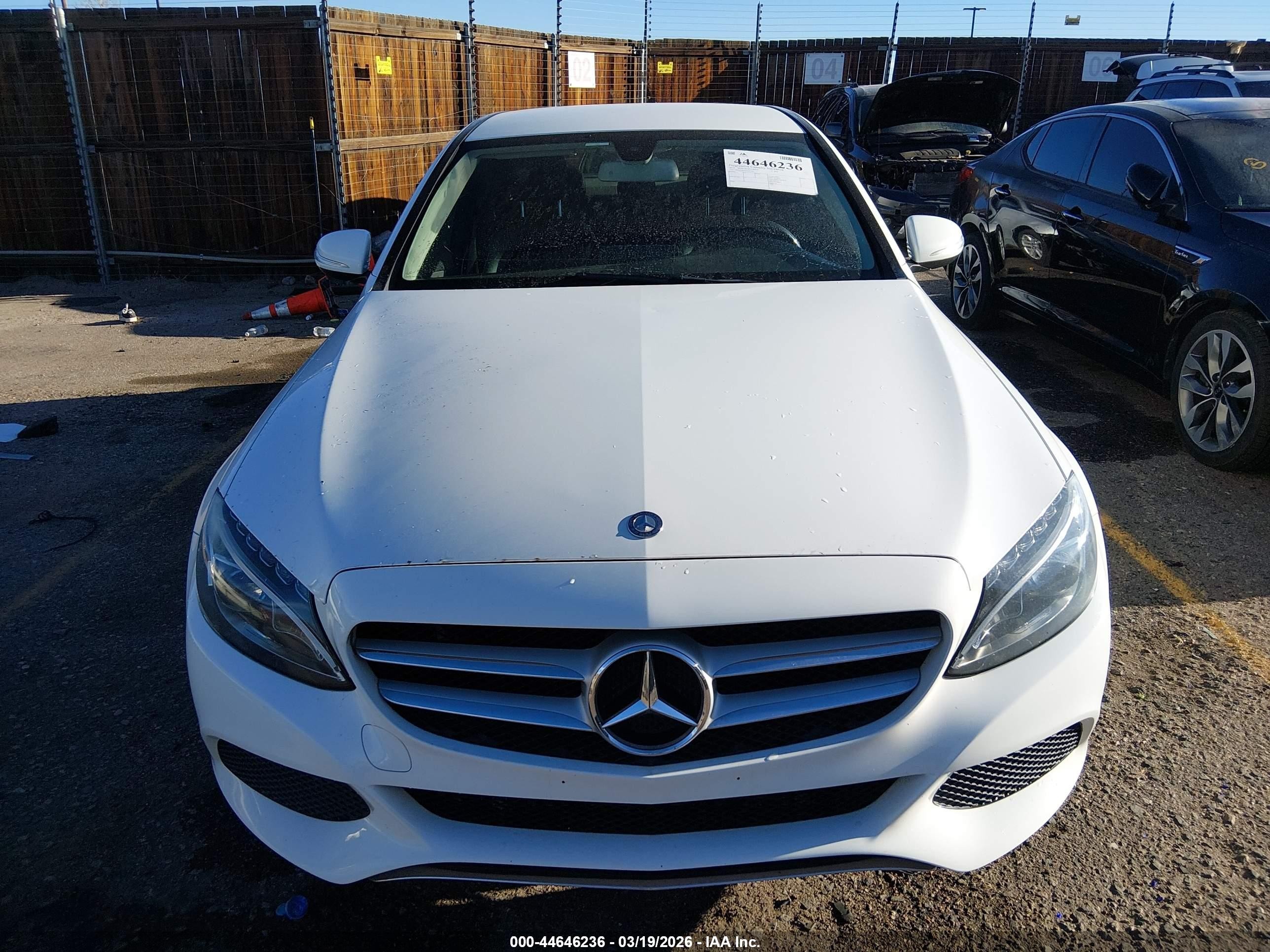 2015 Mercedes-benz C 300 4matic White vin: 55SWF4KB2FU027501