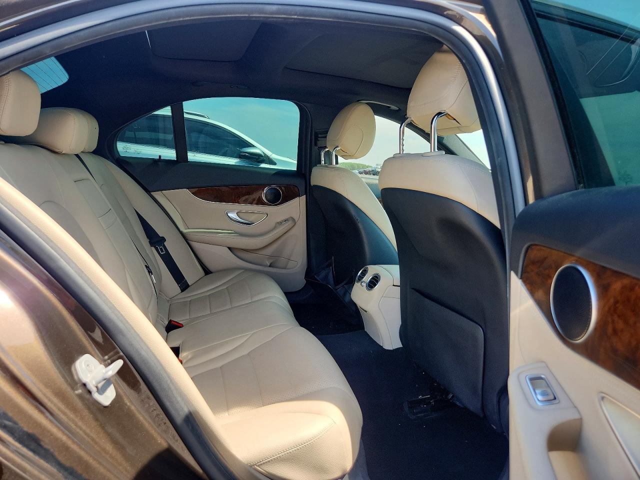 2015 Mercedes-benz C 300 4matic Brown vin: 55SWF4KB2FU031984