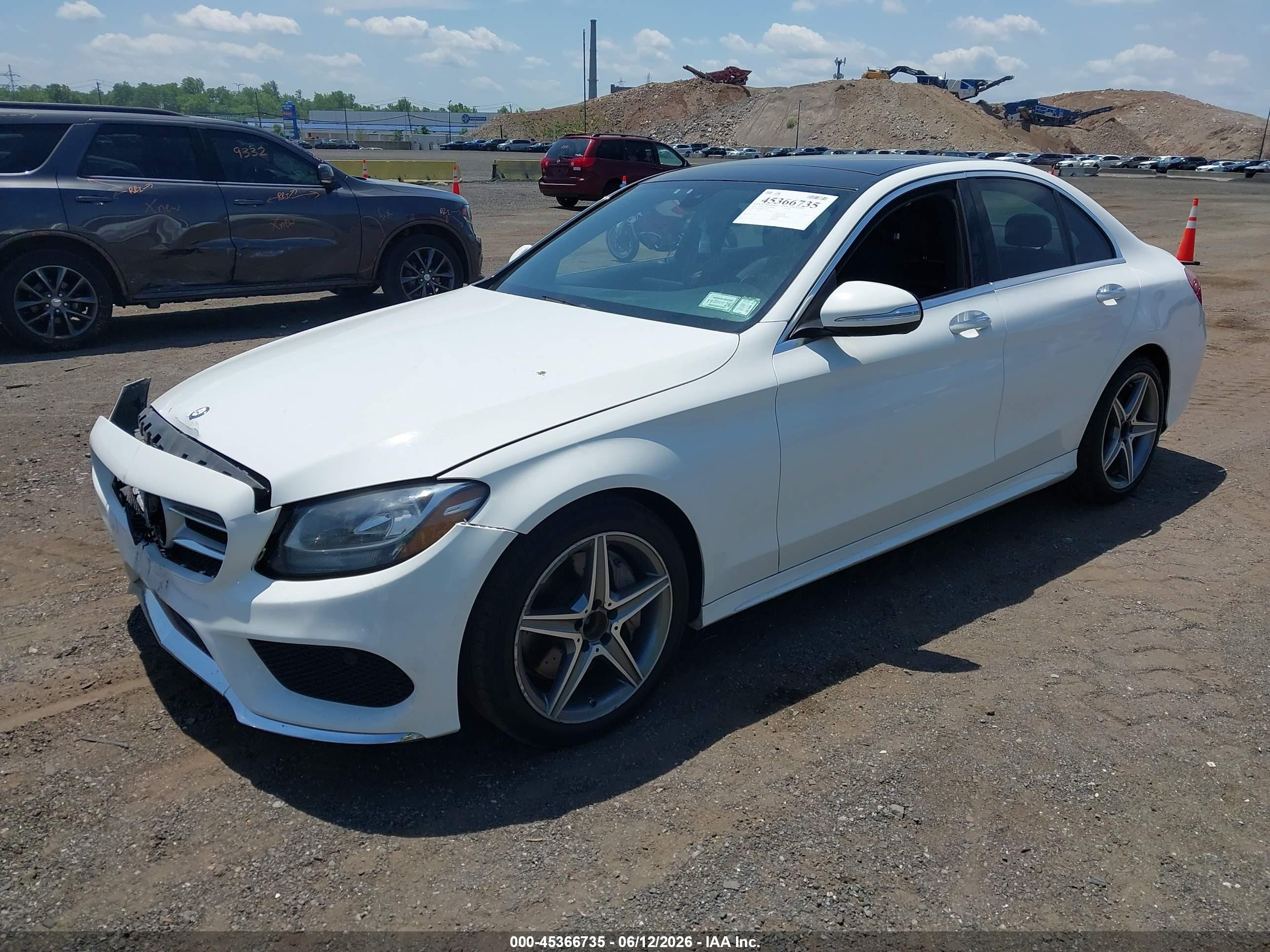 2015 Mercedes-benz C 300 Sport 4matic Белый vin: 55SWF4KB2FU032083
