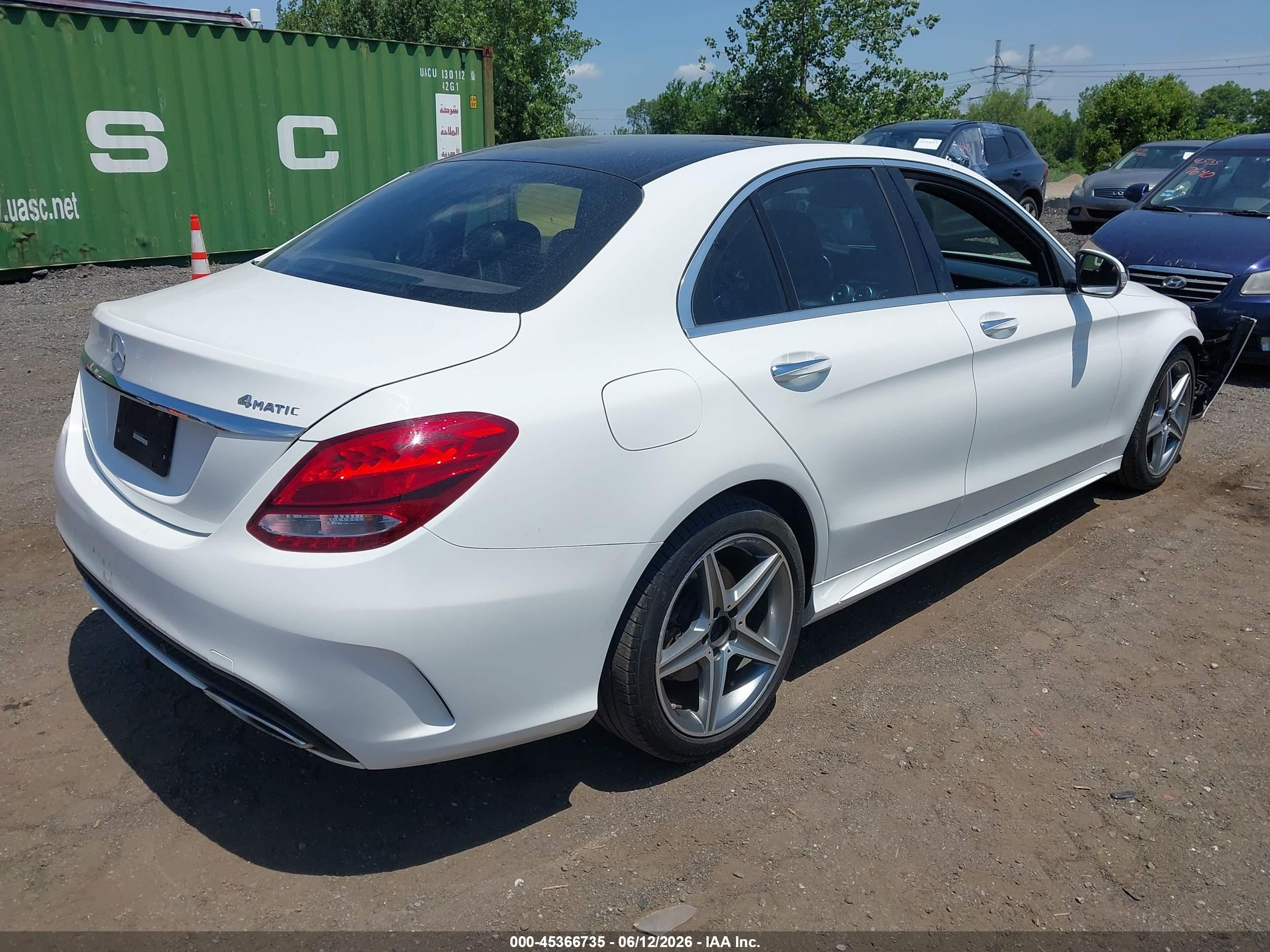 2015 Mercedes-benz C 300 Sport 4matic Белый vin: 55SWF4KB2FU032083