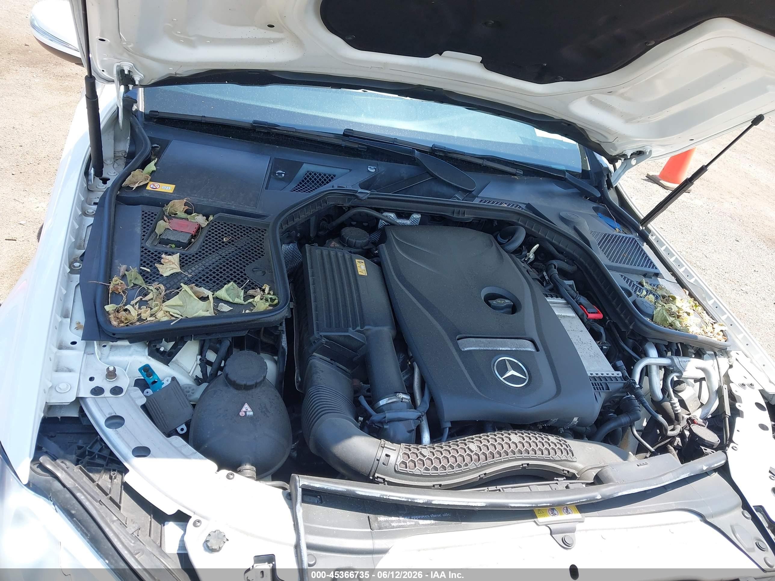 2015 Mercedes-benz C 300 Sport 4matic Белый vin: 55SWF4KB2FU032083
