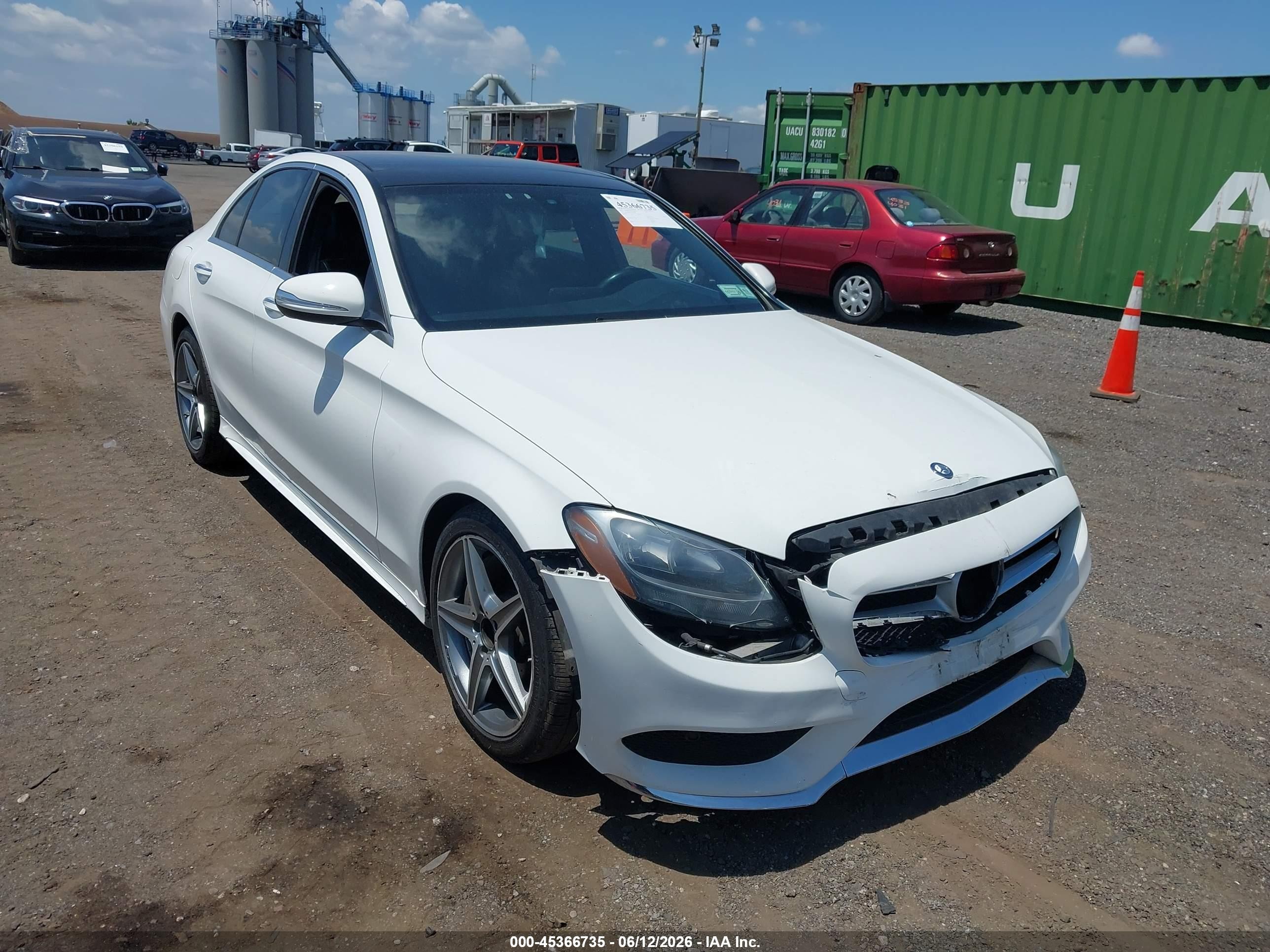 2015 Mercedes-benz C 300 Sport 4matic Белый vin: 55SWF4KB2FU032083