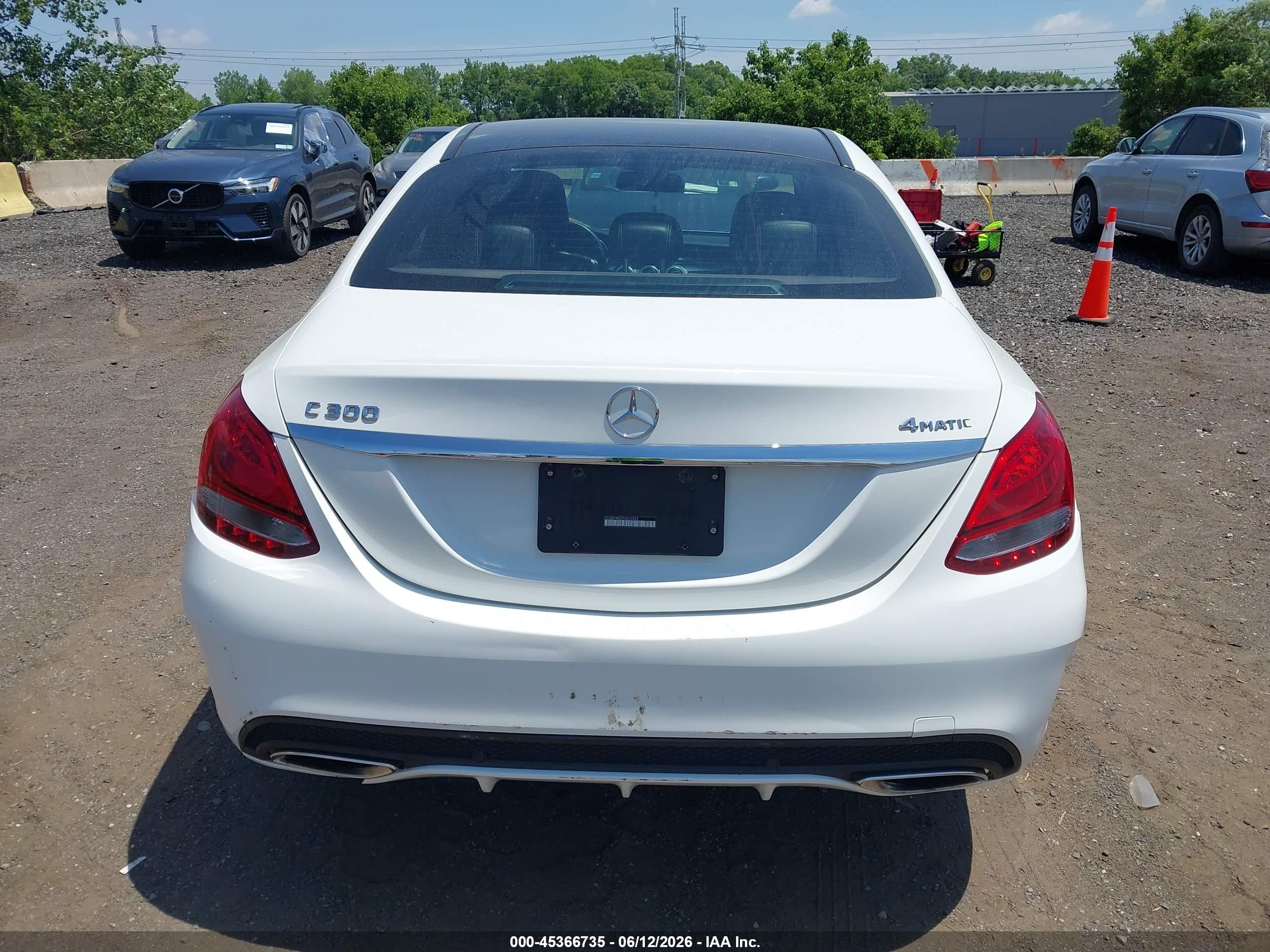 2015 Mercedes-benz C 300 Sport 4matic Белый vin: 55SWF4KB2FU032083