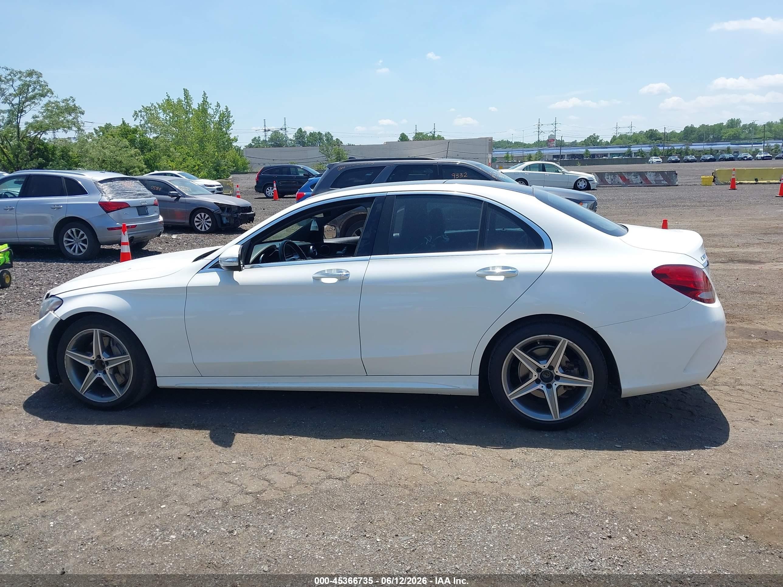2015 Mercedes-benz C 300 Sport 4matic Белый vin: 55SWF4KB2FU032083