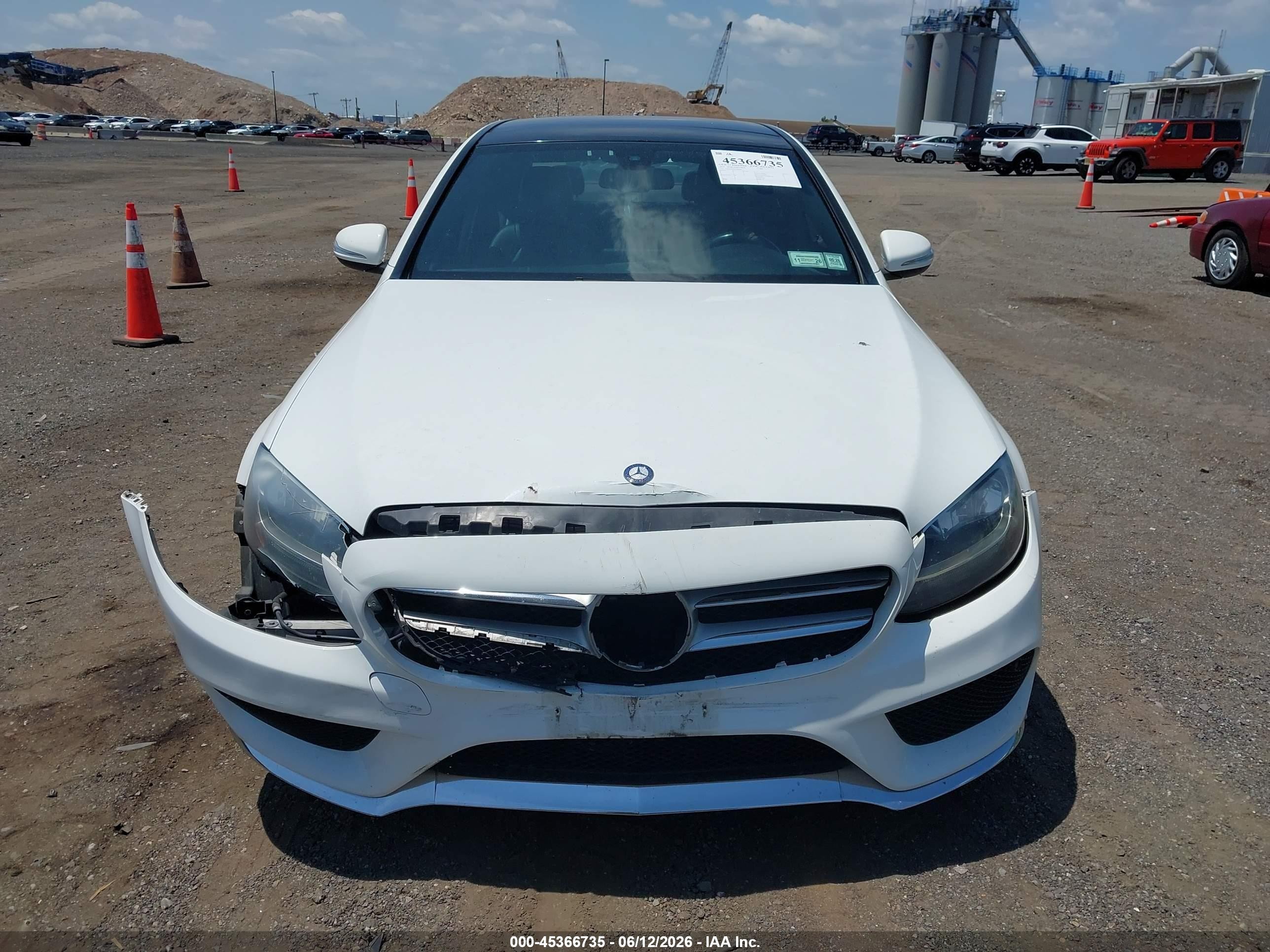 2015 Mercedes-benz C 300 Sport 4matic Белый vin: 55SWF4KB2FU032083