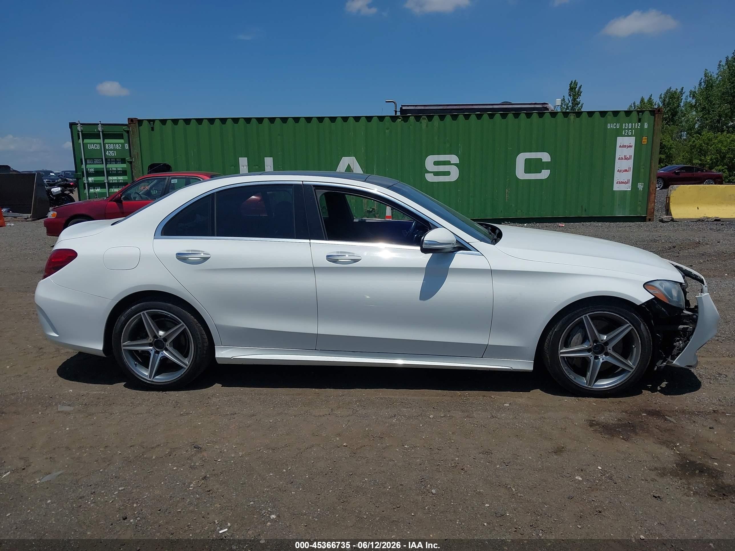 2015 Mercedes-benz C 300 Sport 4matic Белый vin: 55SWF4KB2FU032083