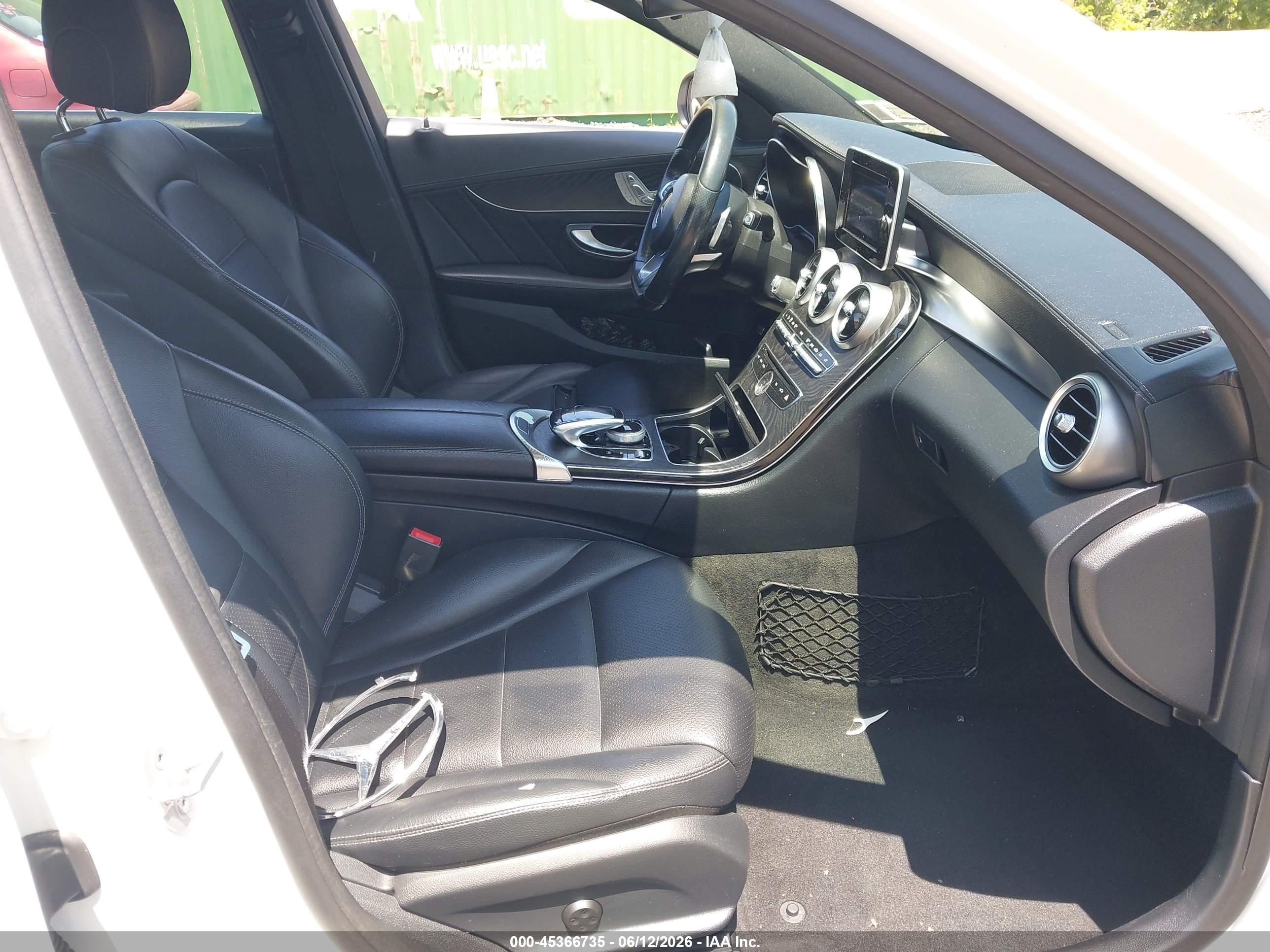 2015 Mercedes-benz C 300 Sport 4matic Белый vin: 55SWF4KB2FU032083