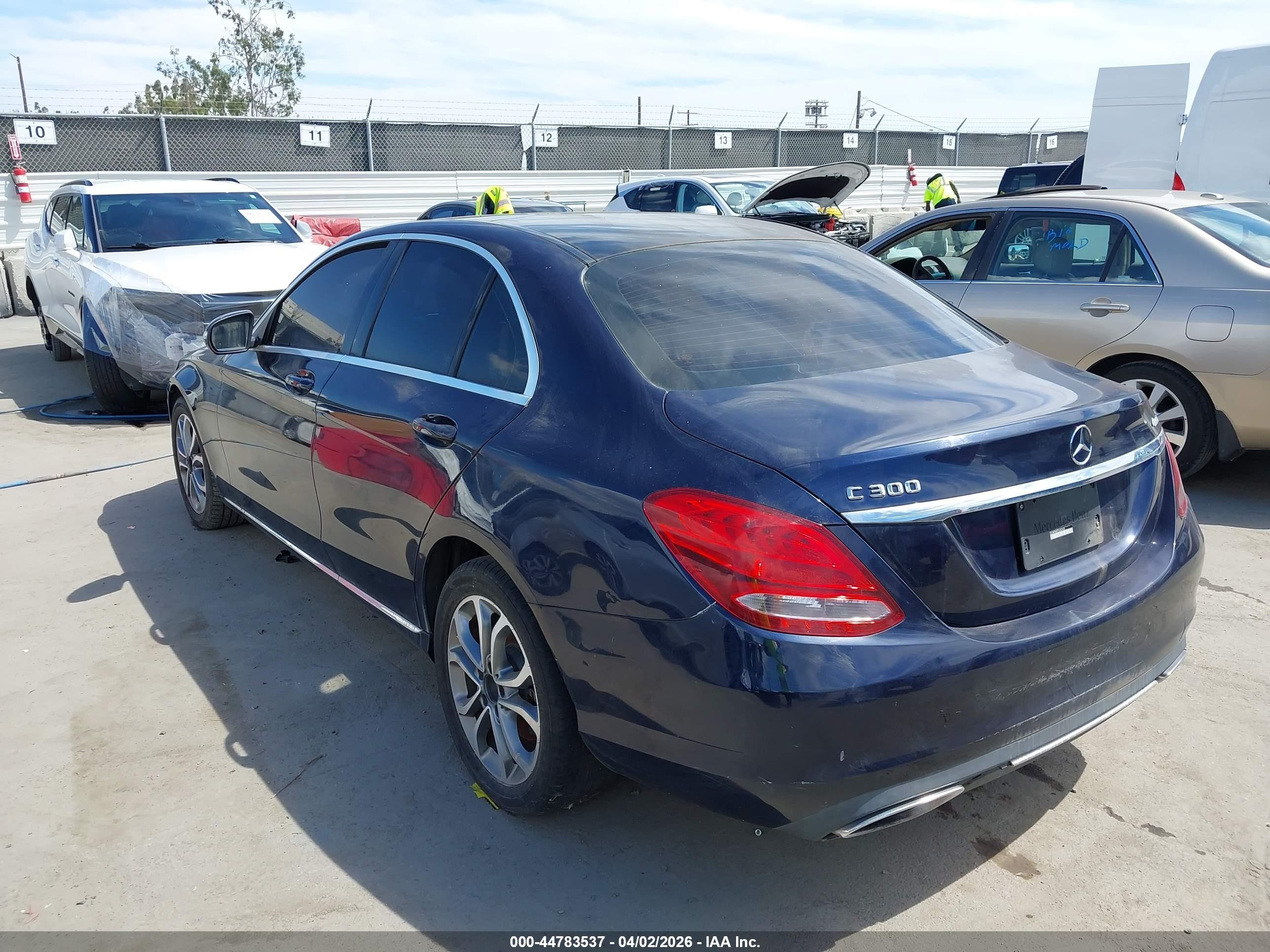 2015 Mercedes-benz C 300 4matic/luxury 4matic/sport 4matic Dark Blue vin: 55SWF4KB2FU032603