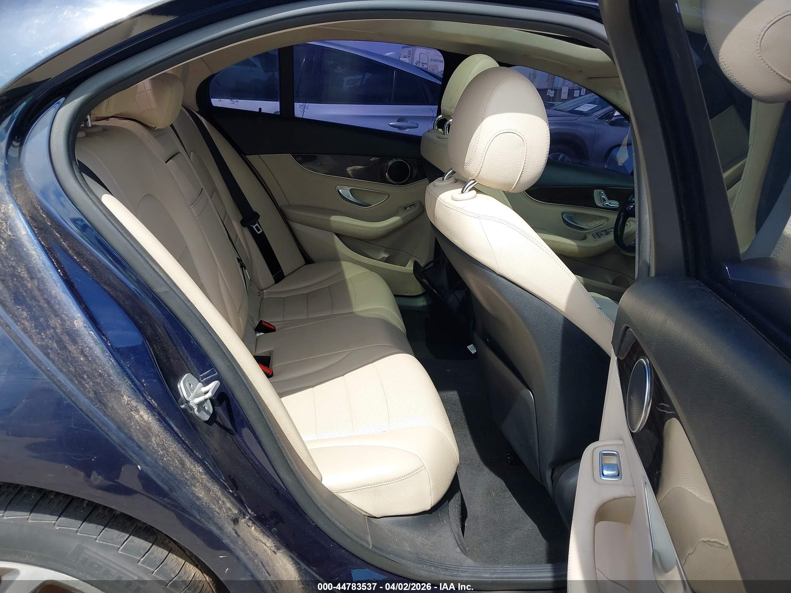 2015 Mercedes-benz C 300 4matic/luxury 4matic/sport 4matic Dark Blue vin: 55SWF4KB2FU032603