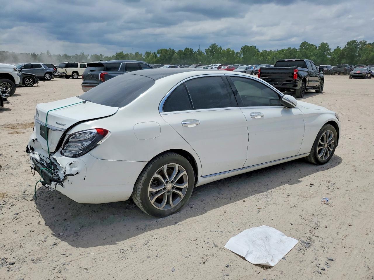 2015 Mercedes-benz C 300 4matic White vin: 55SWF4KB2FU035369