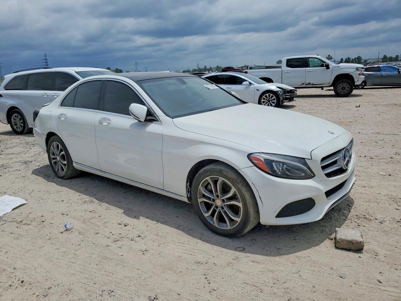 2015 Mercedes-benz C 300 4matic White vin: 55SWF4KB2FU035369