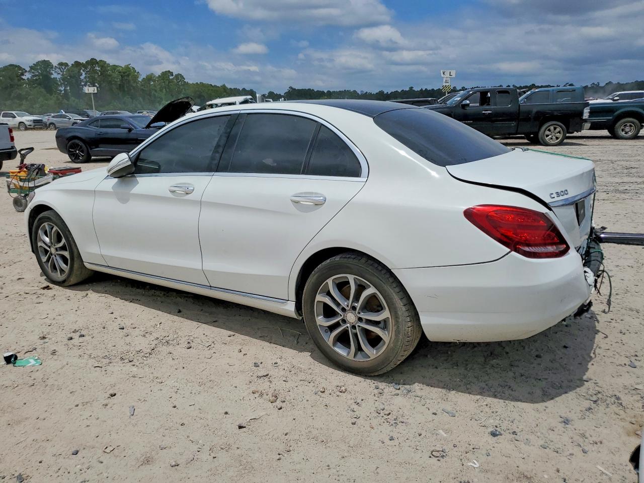 2015 Mercedes-benz C 300 4matic White vin: 55SWF4KB2FU035369