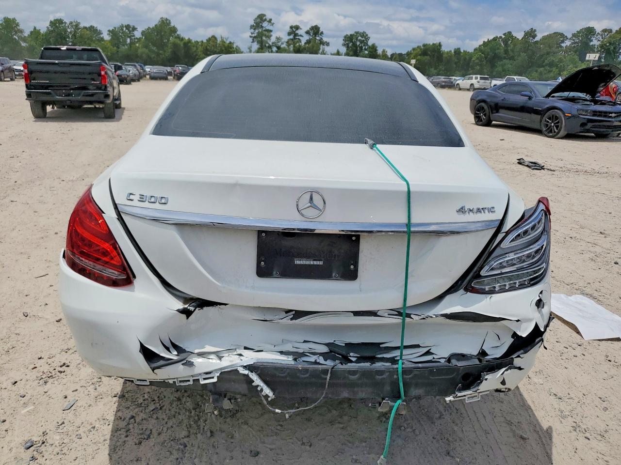 2015 Mercedes-benz C 300 4matic White vin: 55SWF4KB2FU035369
