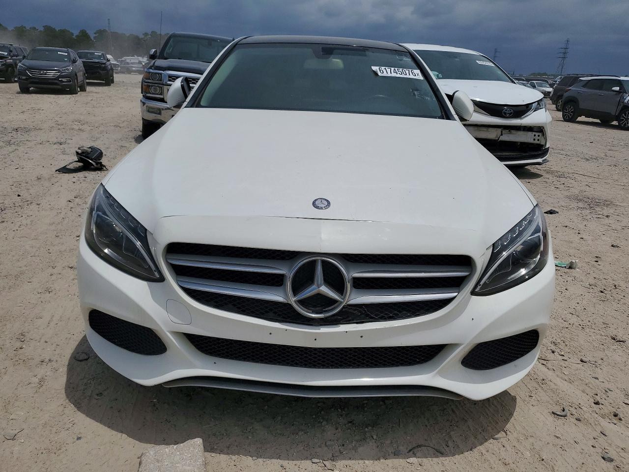 2015 Mercedes-benz C 300 4matic White vin: 55SWF4KB2FU035369