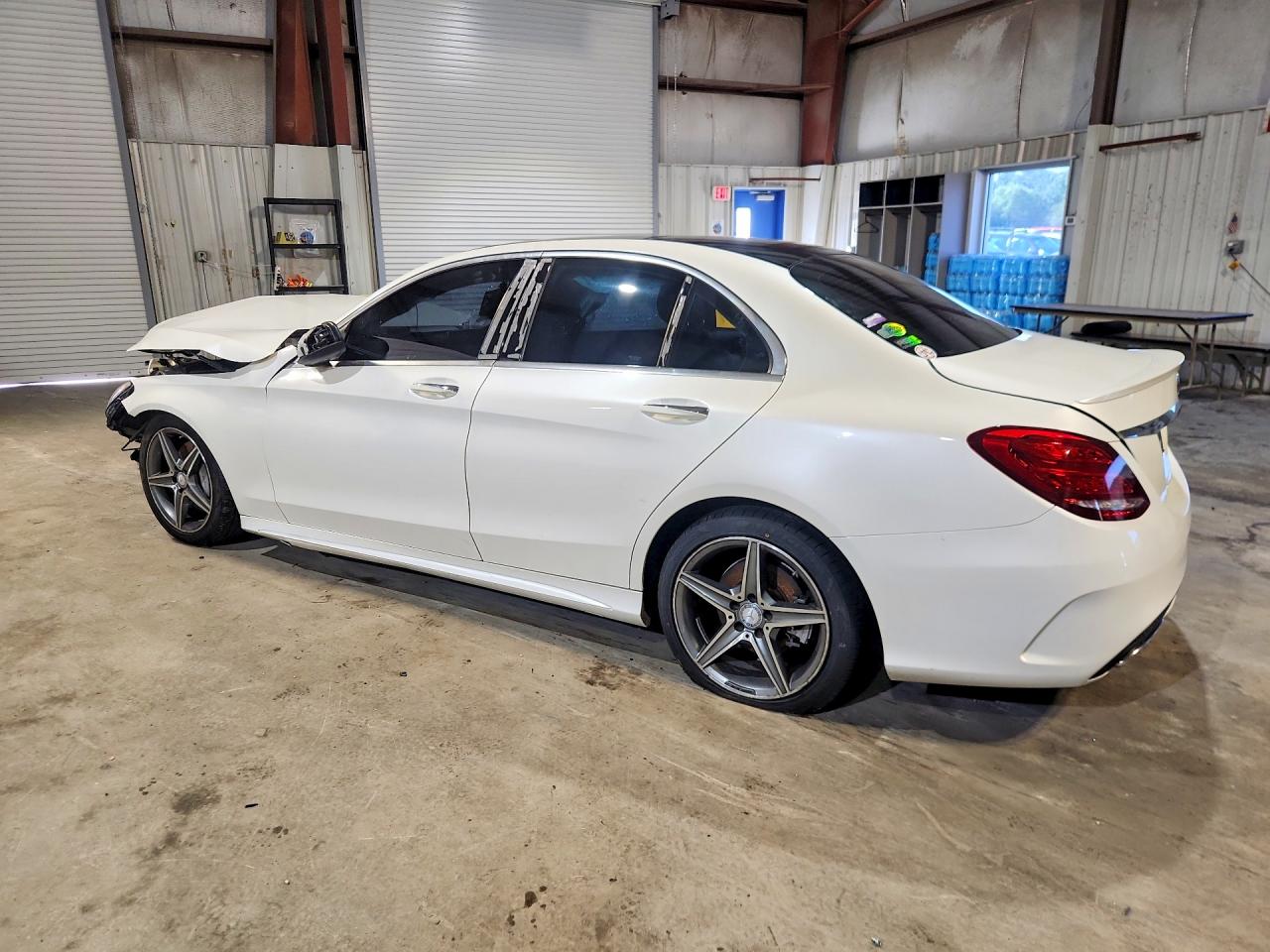 2015 Mercedes-benz C 300 4matic White vin: 55SWF4KB2FU080375