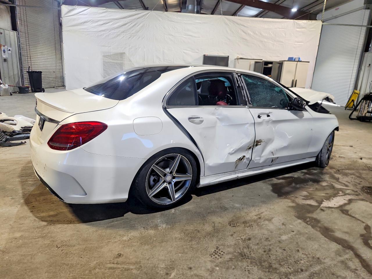2015 Mercedes-benz C 300 4matic White vin: 55SWF4KB2FU080375