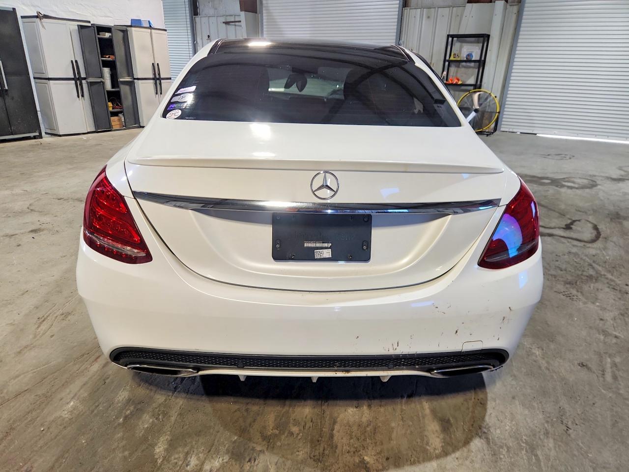 2015 Mercedes-benz C 300 4matic White vin: 55SWF4KB2FU080375