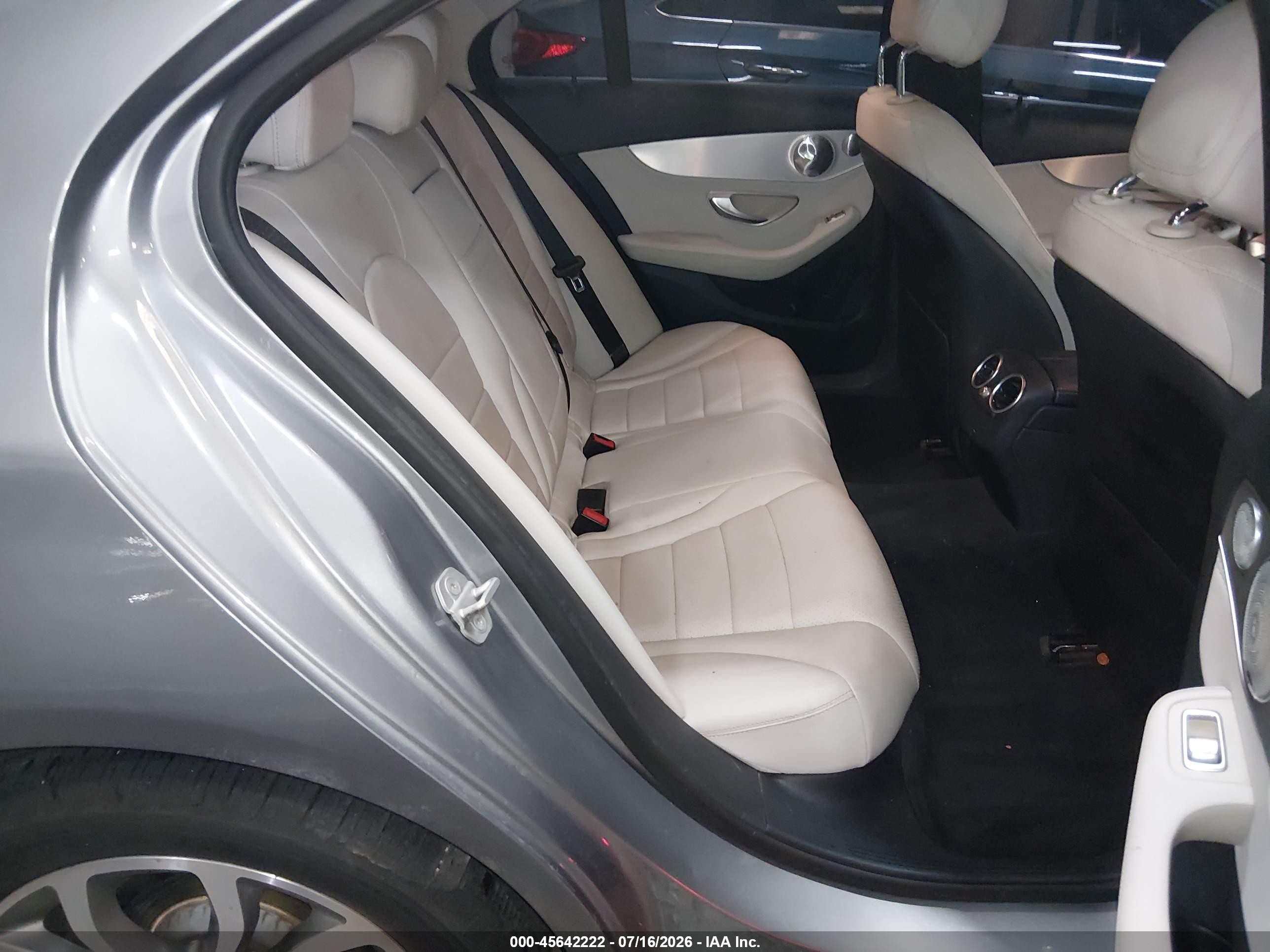 2015 Mercedes-benz C 300 4matic Silver vin: 55SWF4KB3FU006964