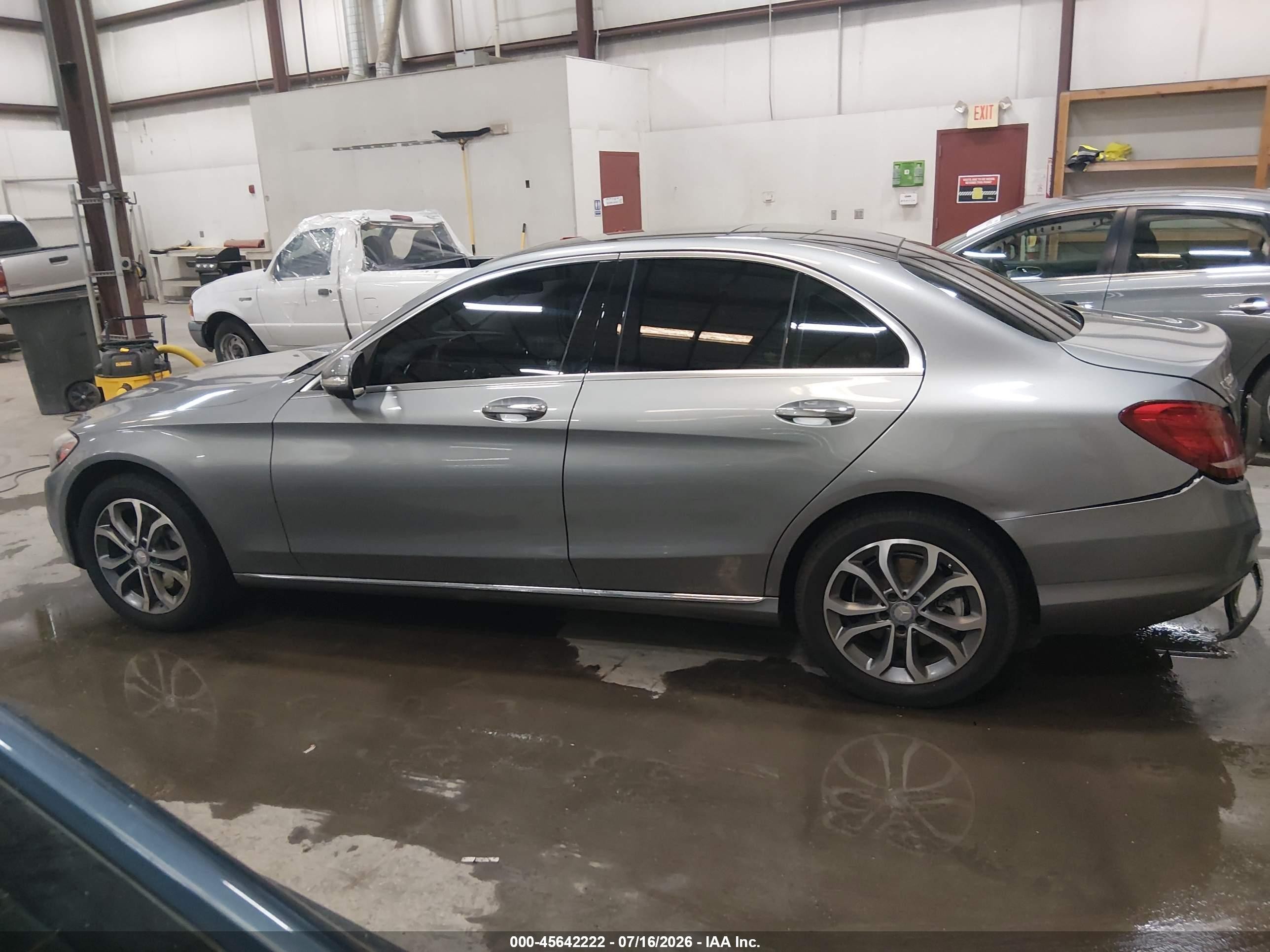 2015 Mercedes-benz C 300 4matic Silver vin: 55SWF4KB3FU006964