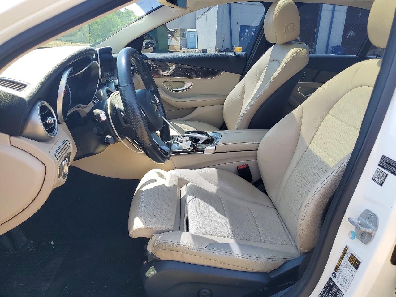 2015 Mercedes-benz C 300 4matic White vin: 55SWF4KB3FU010531