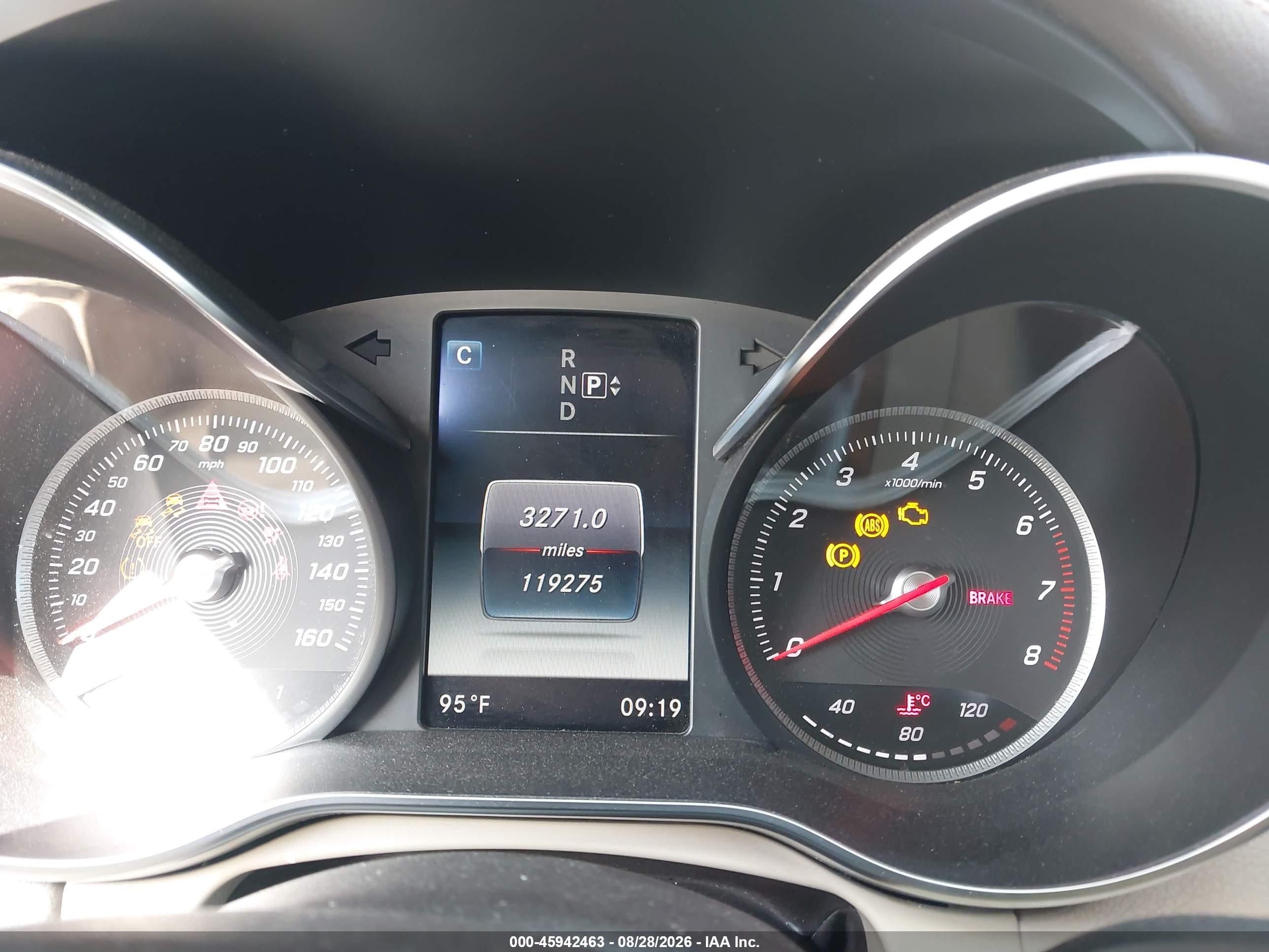 2015 Mercedes-benz C 300 Luxury 4matic Белый vin: 55SWF4KB3FU017575