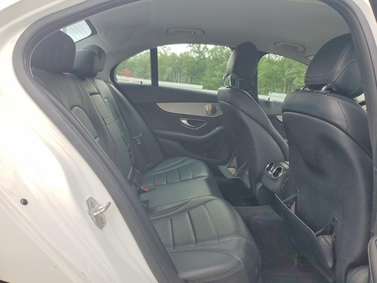 2015 Mercedes-benz C 300 4matic White vin: 55SWF4KB3FU028351