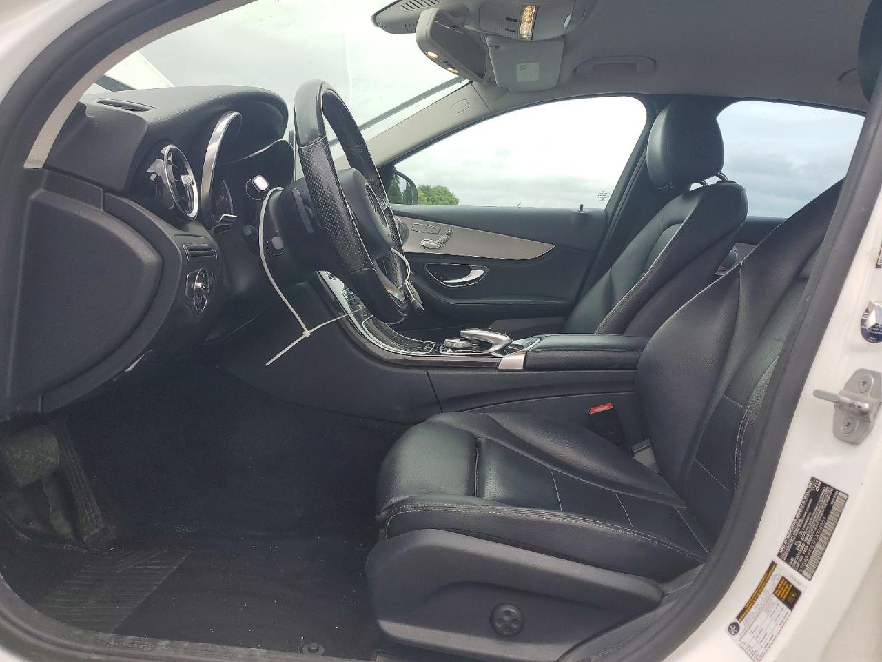 2015 Mercedes-benz C 300 4matic White vin: 55SWF4KB3FU028351