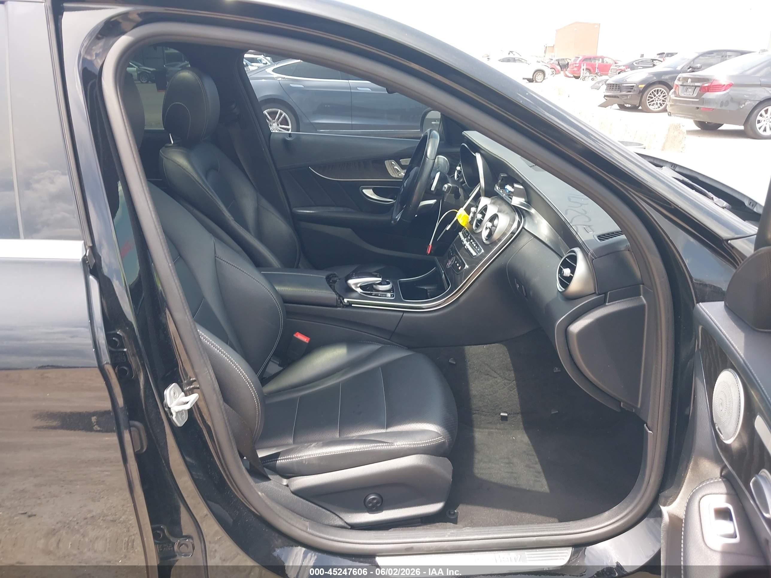2015 Mercedes-benz C 300 Sport 4matic Черный vin: 55SWF4KB3FU038605