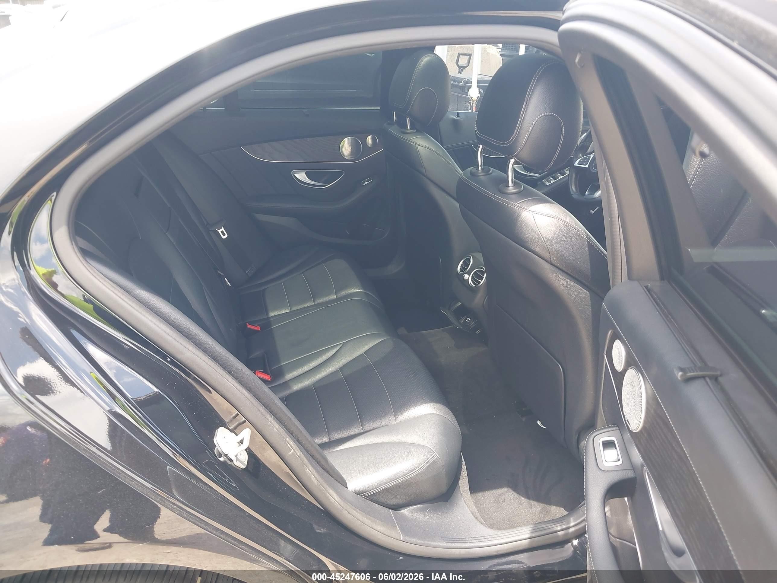 2015 Mercedes-benz C 300 Sport 4matic Черный vin: 55SWF4KB3FU038605